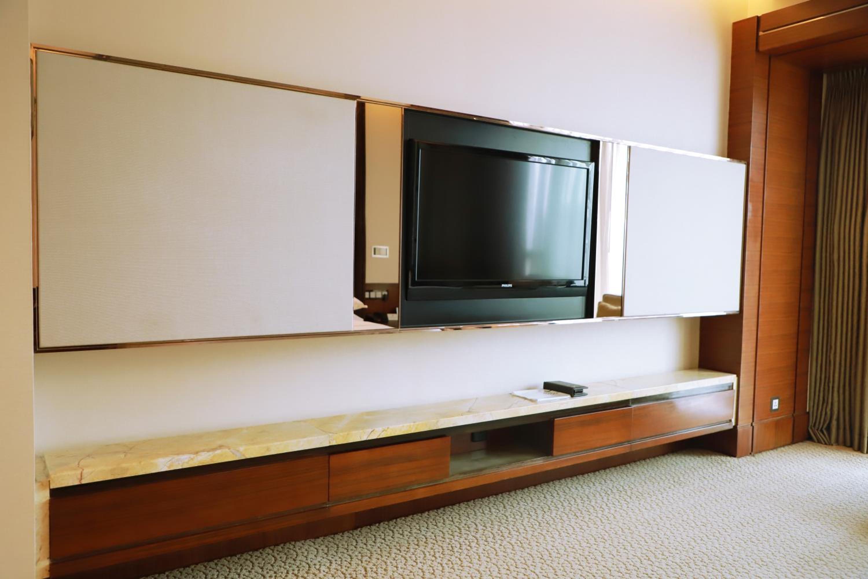 Deluxe King Room photo 1