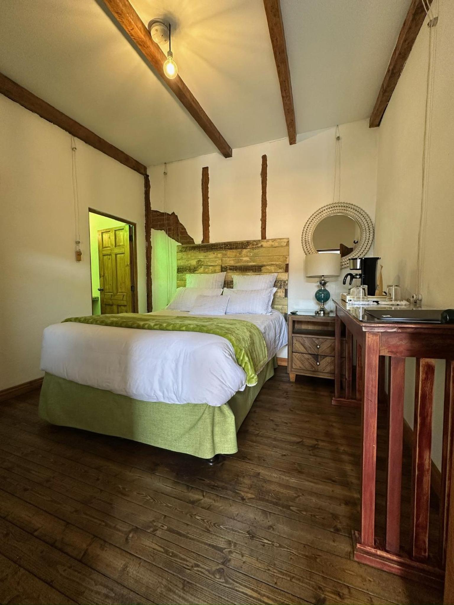 Standard Queen Room photo 2