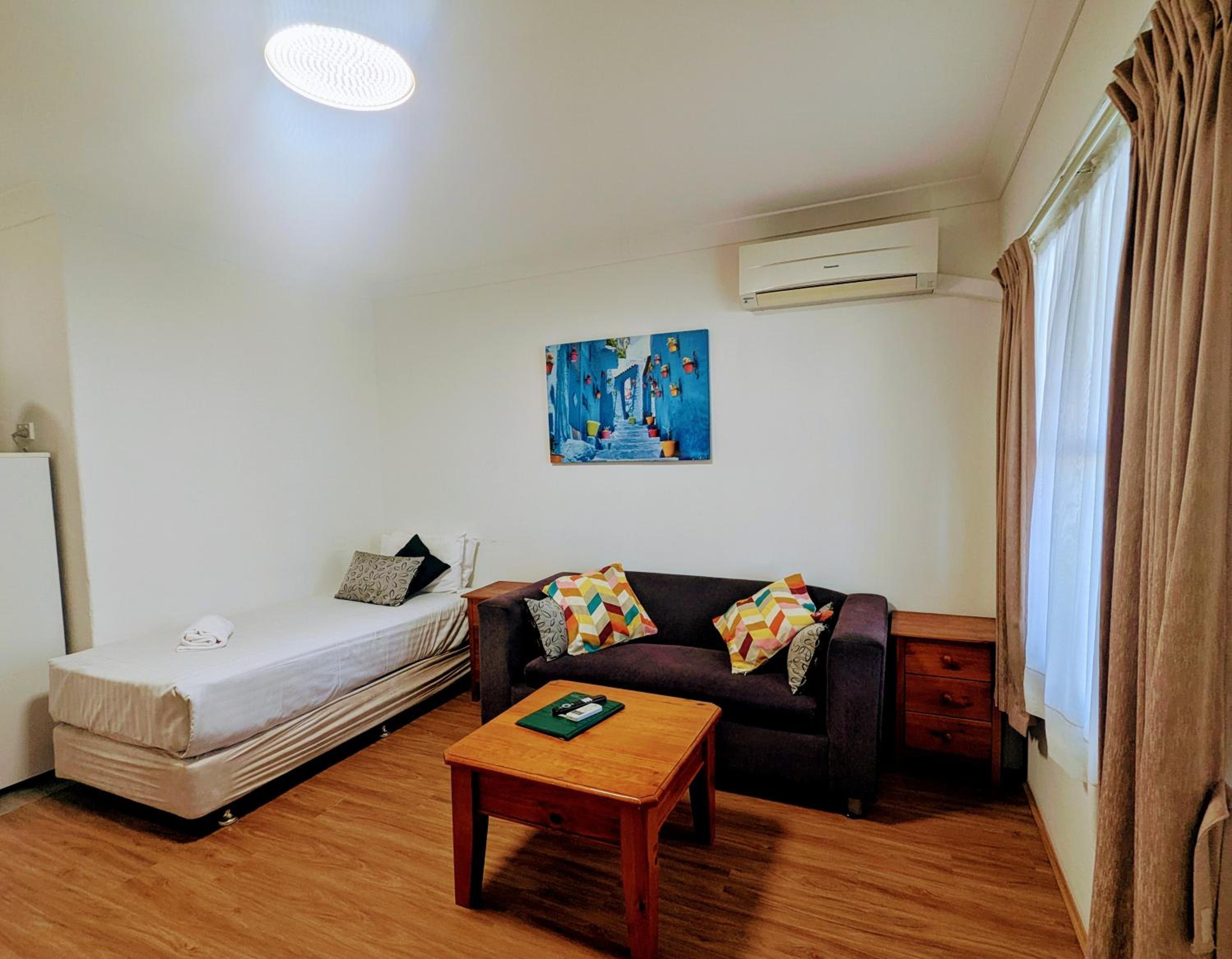 Classic One-Bedroom Apartment with King Bed photo 2