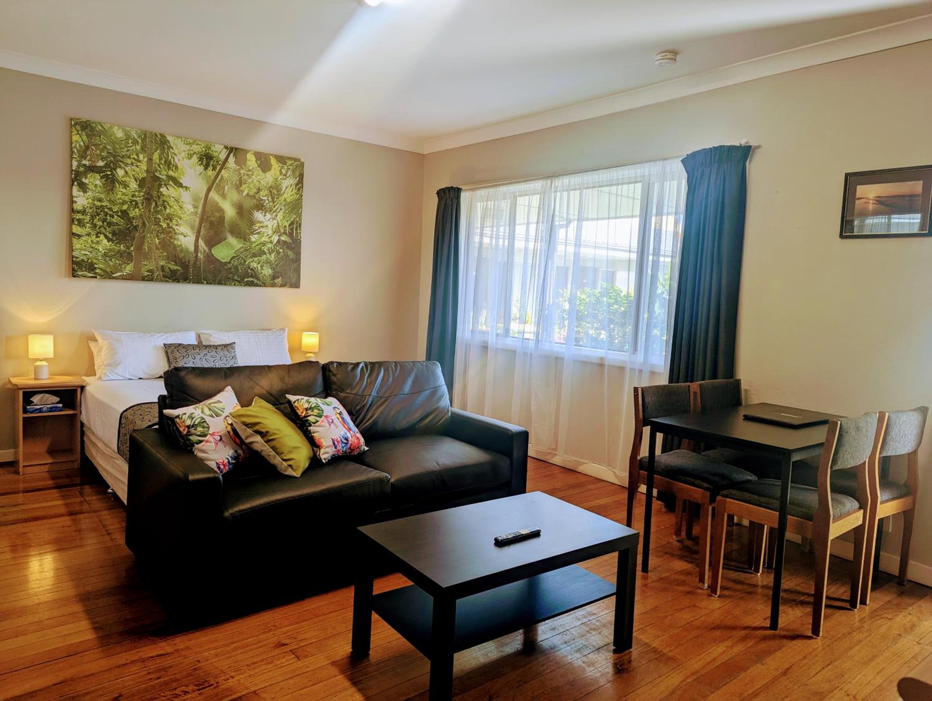 Family Room photo 2