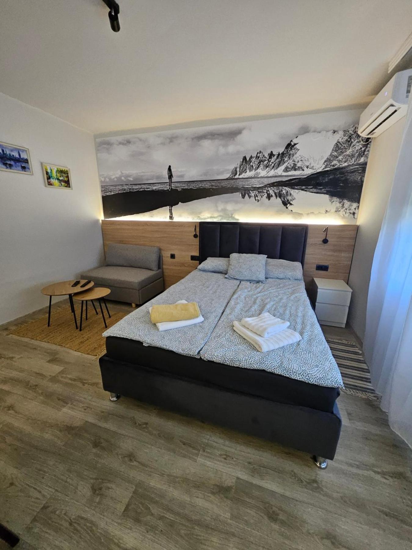 Deluxe Apartment photo 2