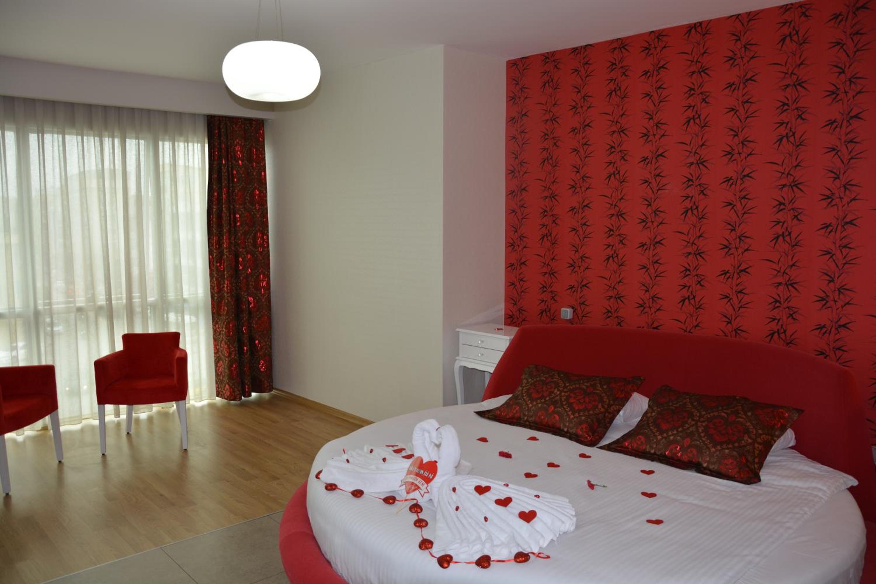 Honeymoon Suite photo 3