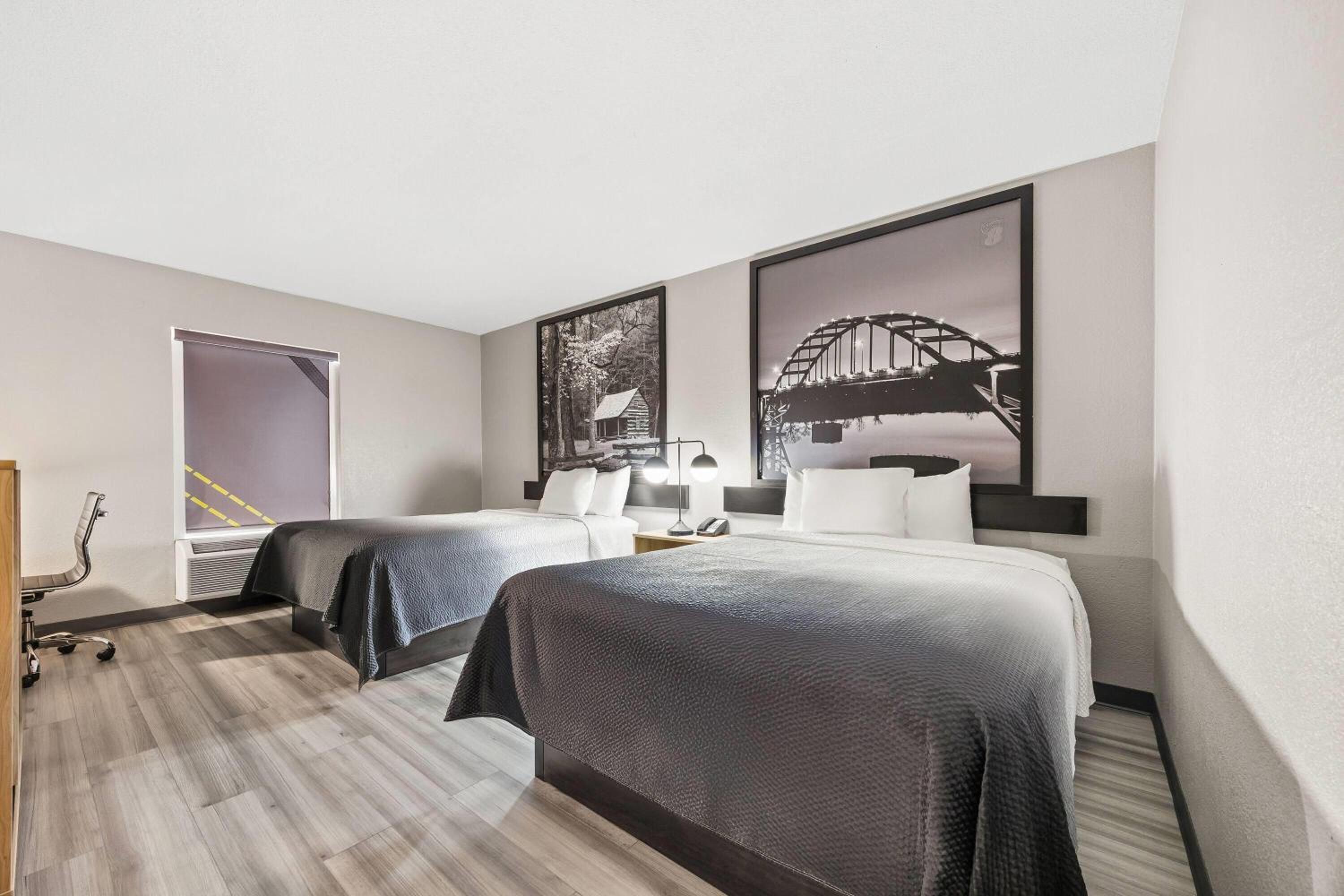 2 Queen Beds, Pet-Friendly, Non-Smoking - Photo 2