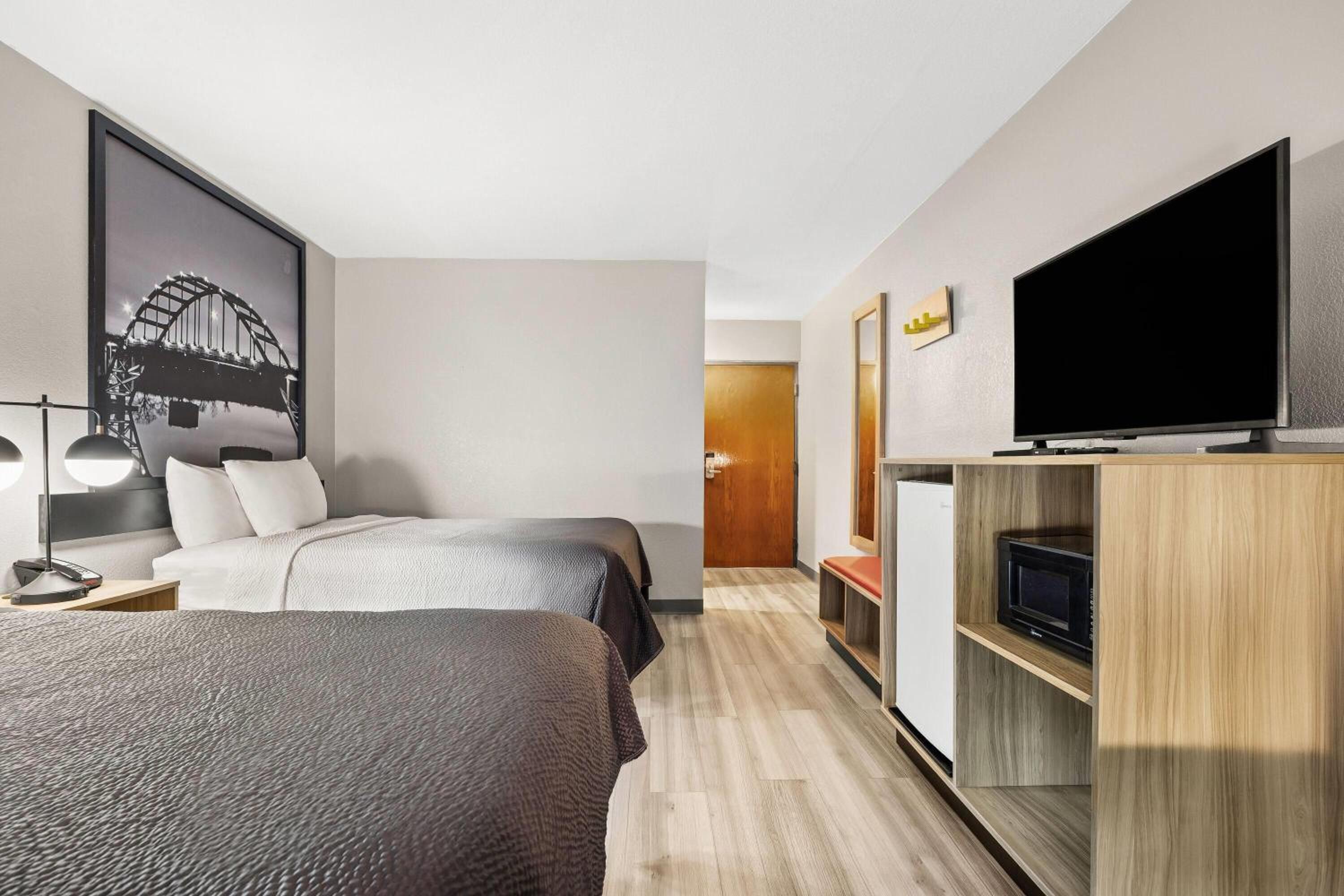 2 Queen Beds, Pet-Friendly, Non-Smoking - Photo 3