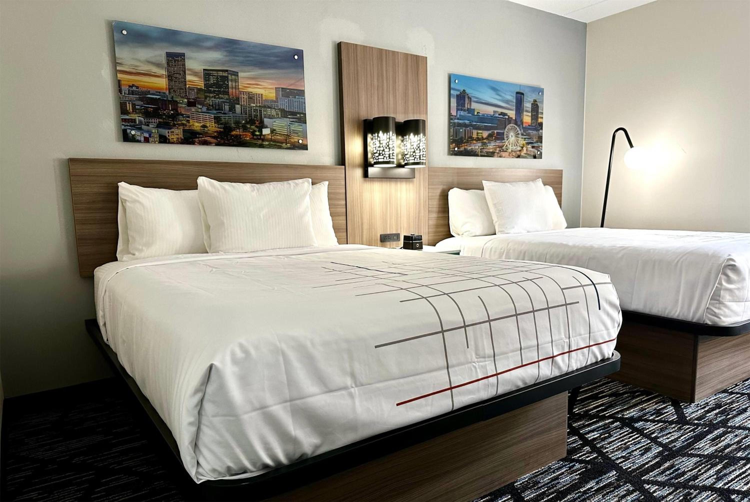 Queen Room with Two Queen Beds - Non-Smoking - Photo 1