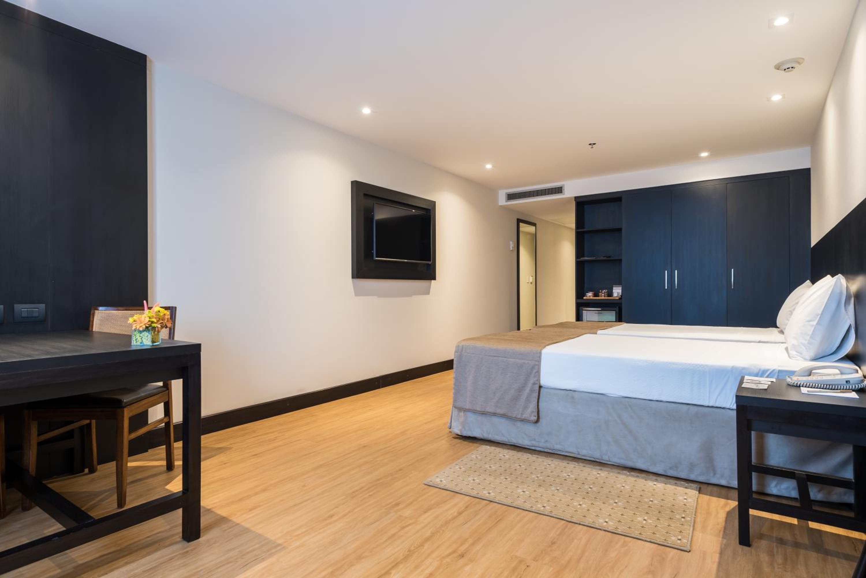 Luxury Plus Twin Room thumbnail 6
