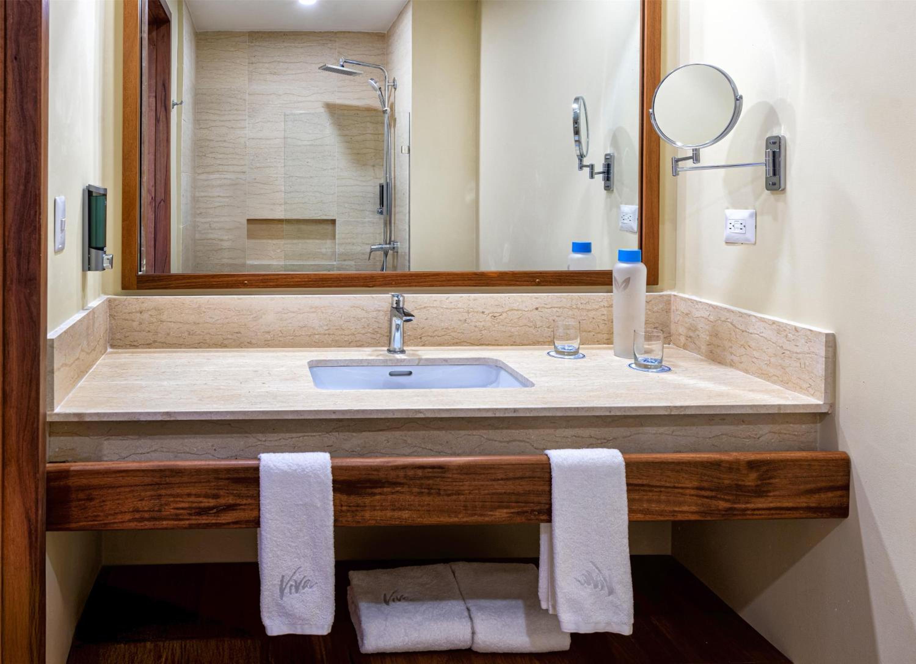 Splash Room - 2 Queen Beds - Non-Smoking