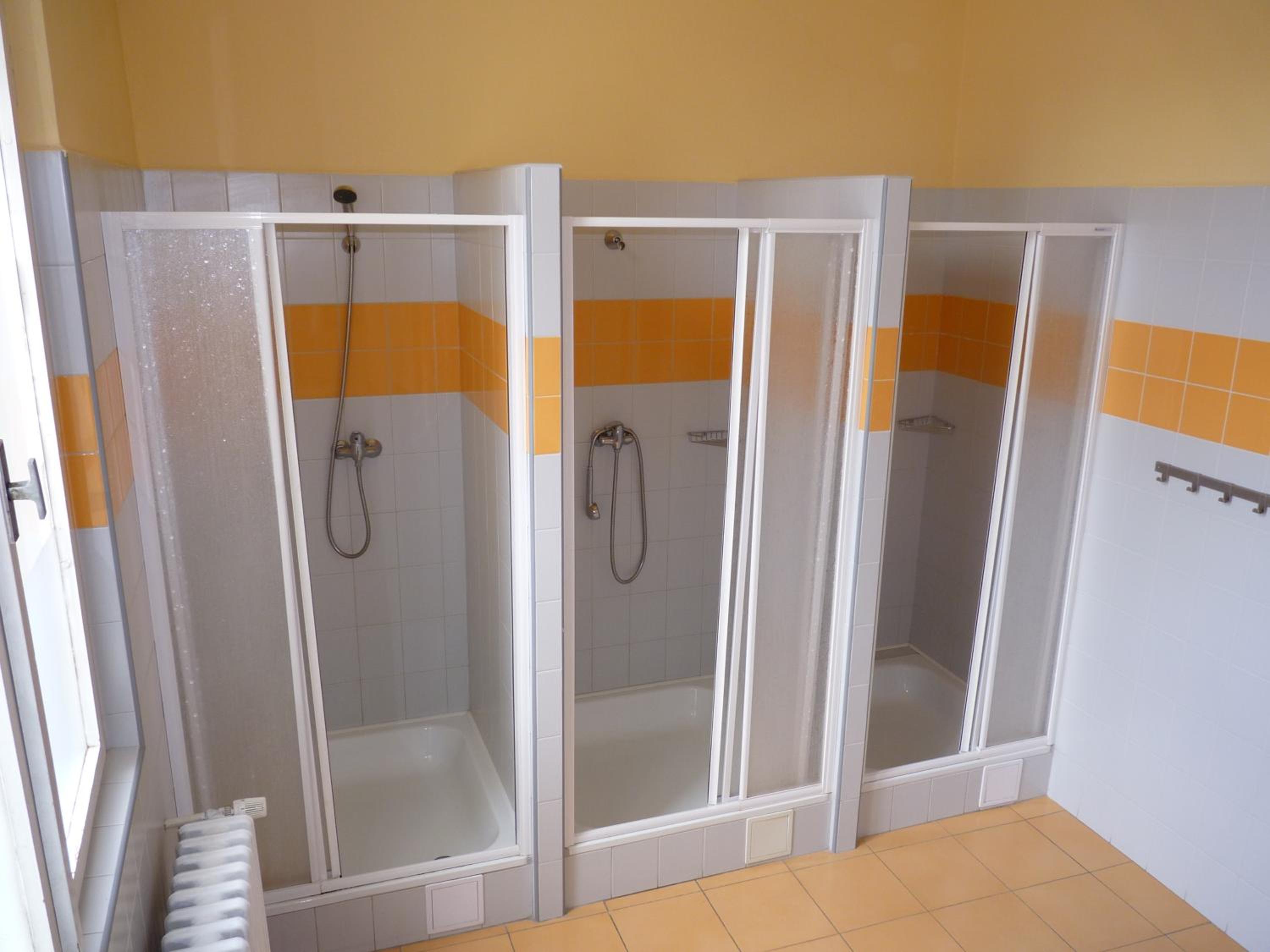 Quadruple Room with Shared Bathroom photo 3