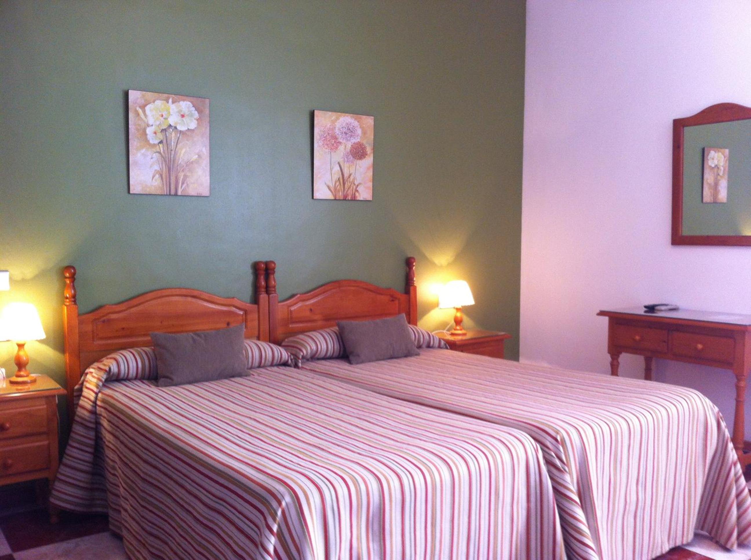Double or Twin Room - Photo 4