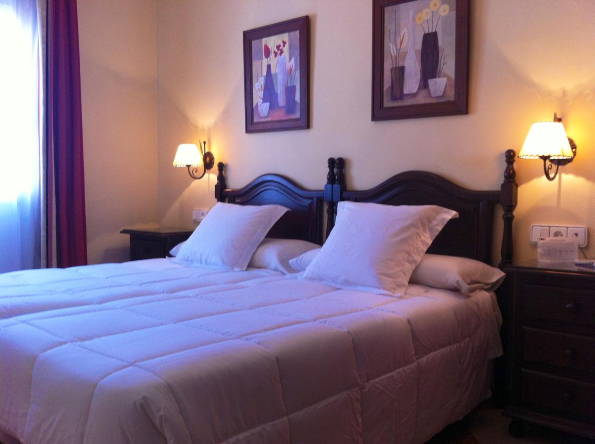 Double Room with Balcony - Photo 7