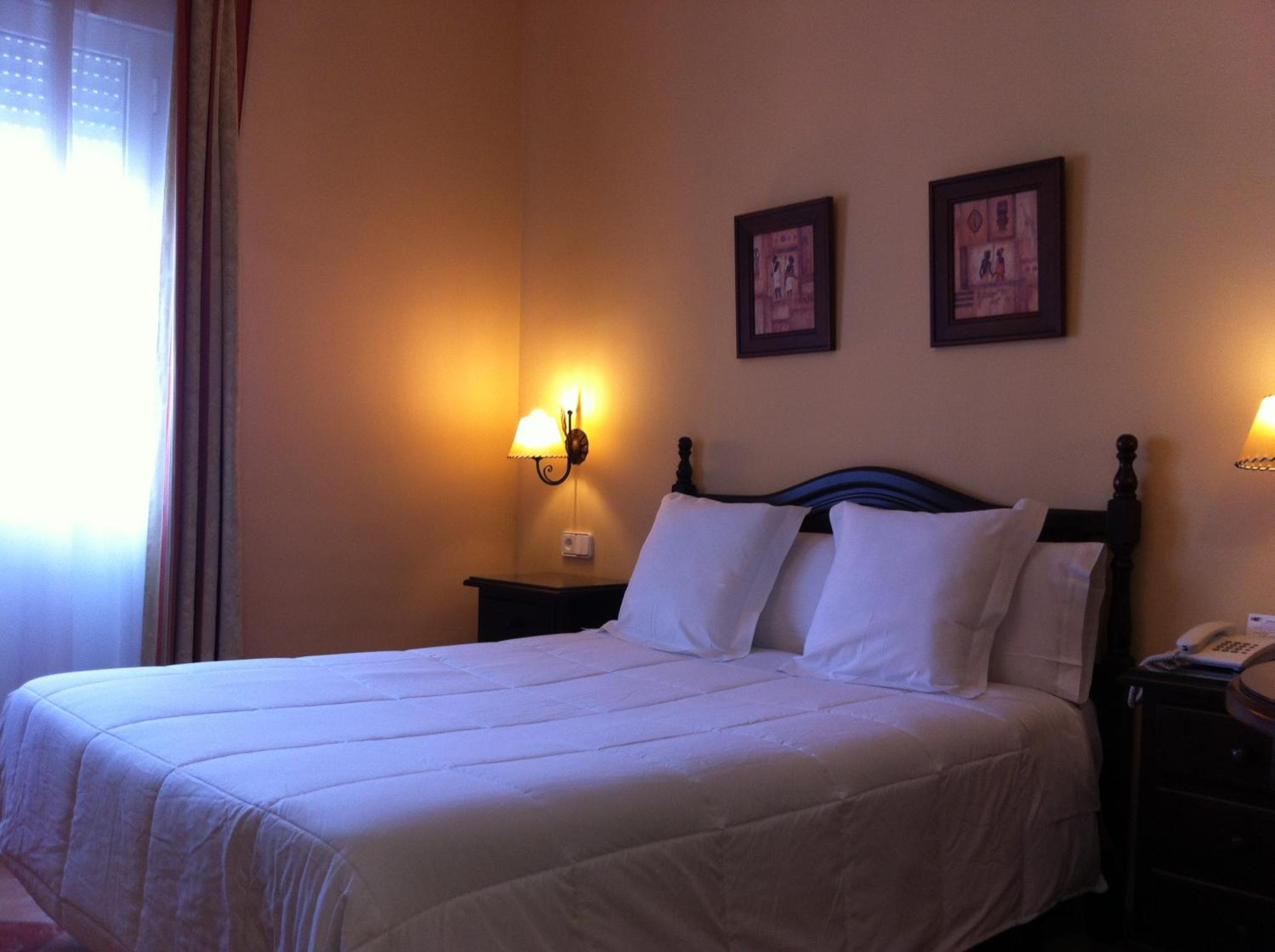 Double Room with Balcony - Photo 6
