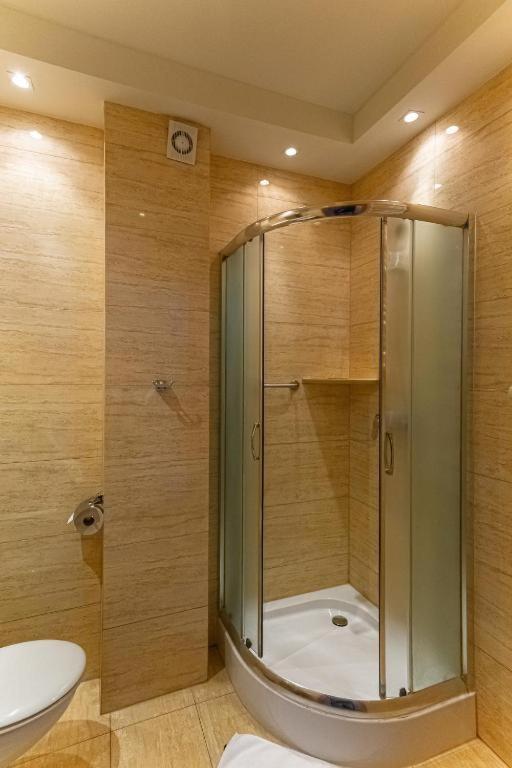 Double or Twin Room with Extra Bed photo 2