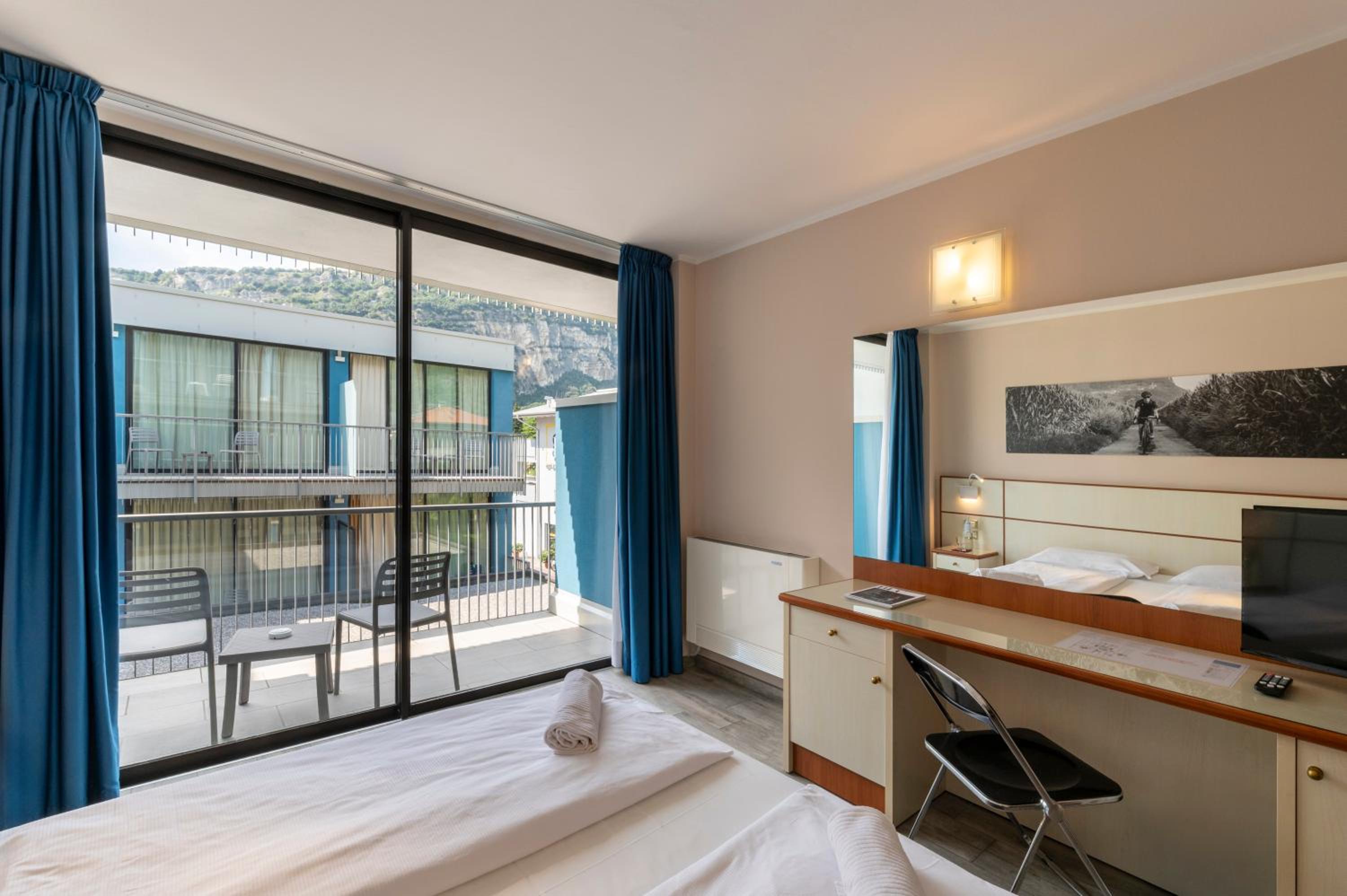 Economy Double or Twin Room with Balcony - Photo 4