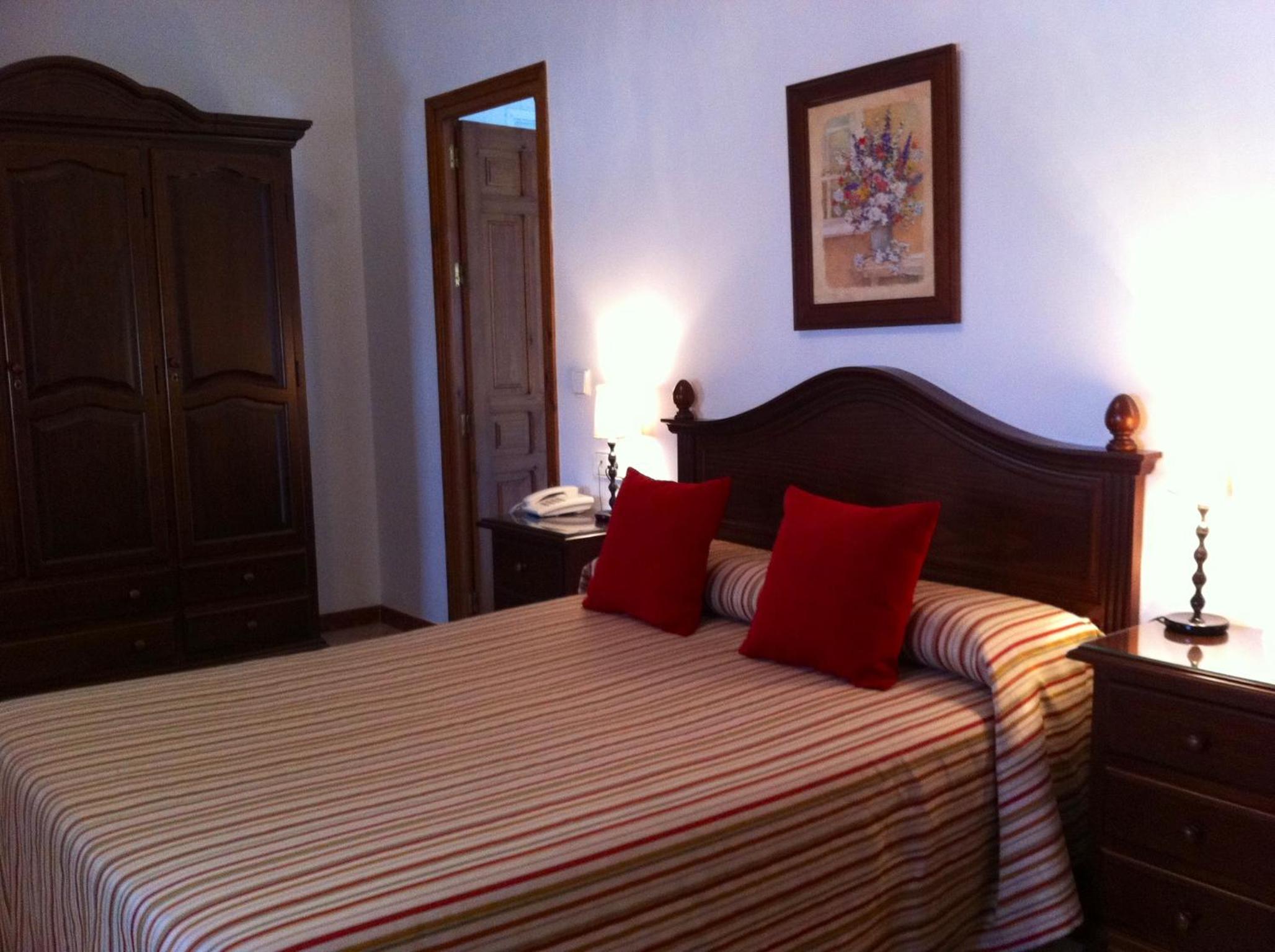 Double Room with Balcony - Photo 2
