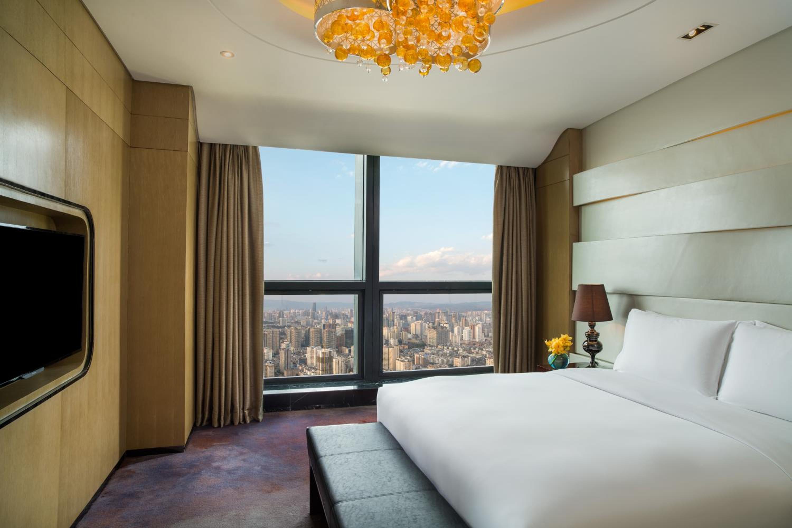 Luxury King Room with City View