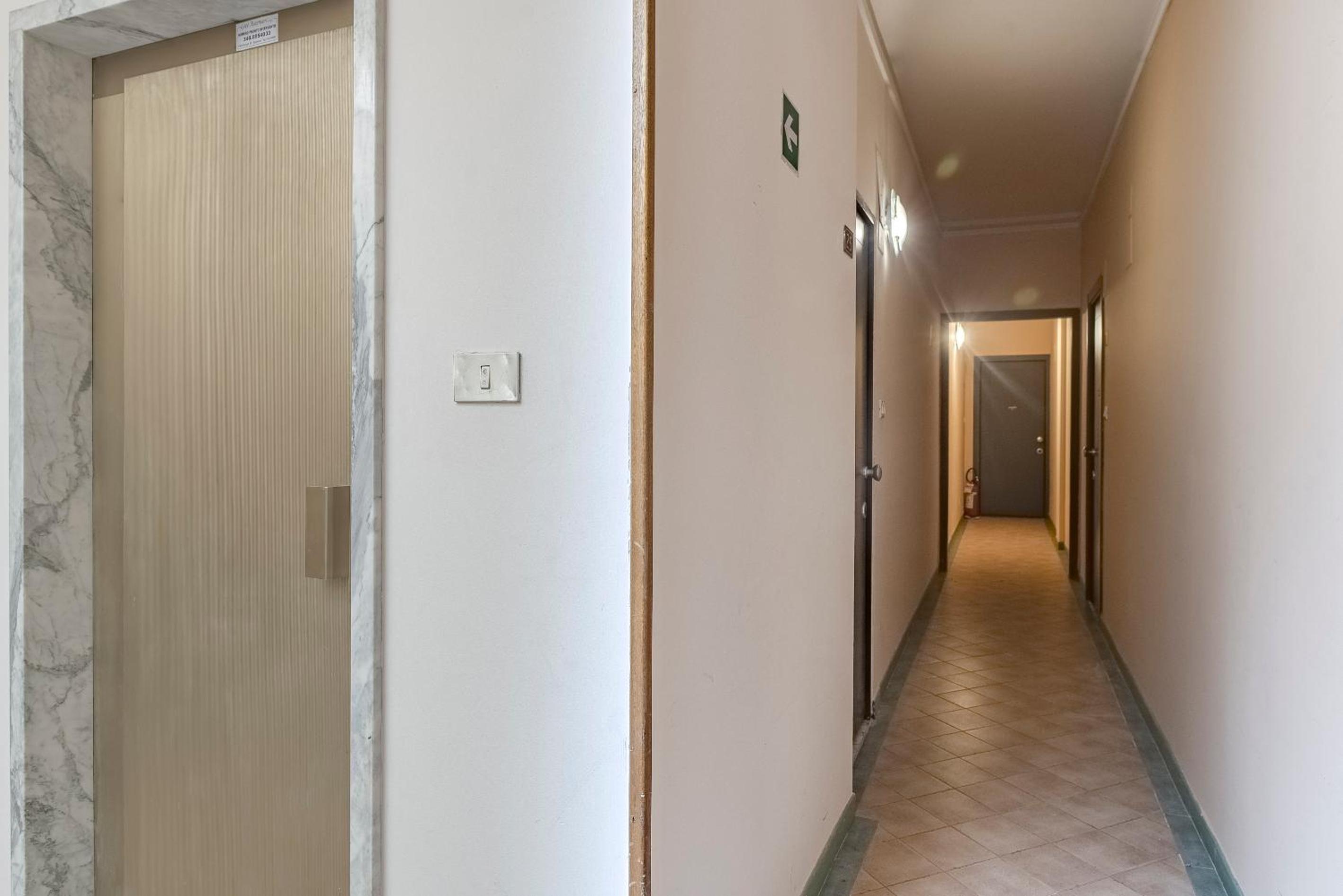 Deluxe One-Bedroom Apartment