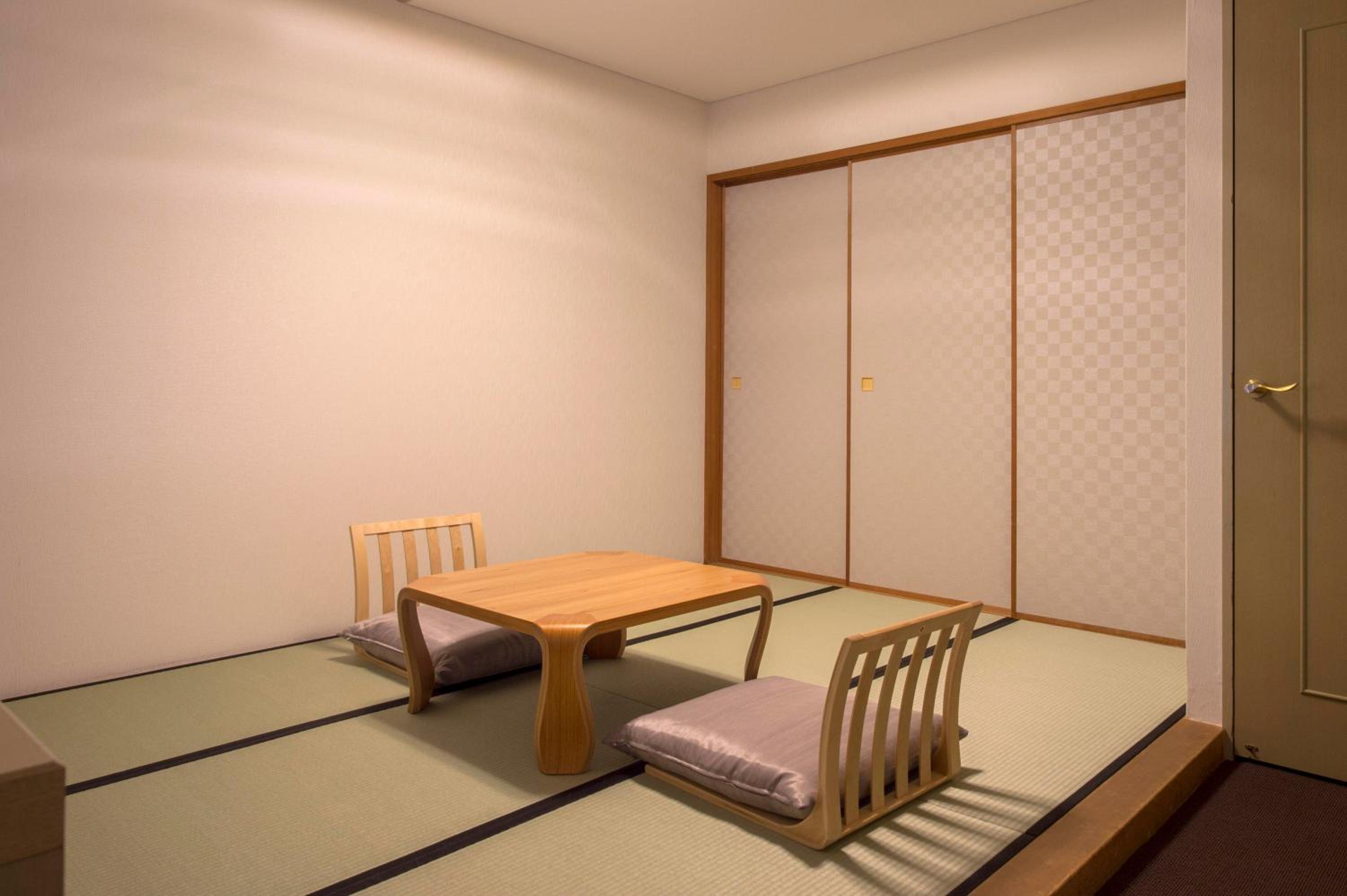 Deluxe Japanese-Western-Style Room photo 3