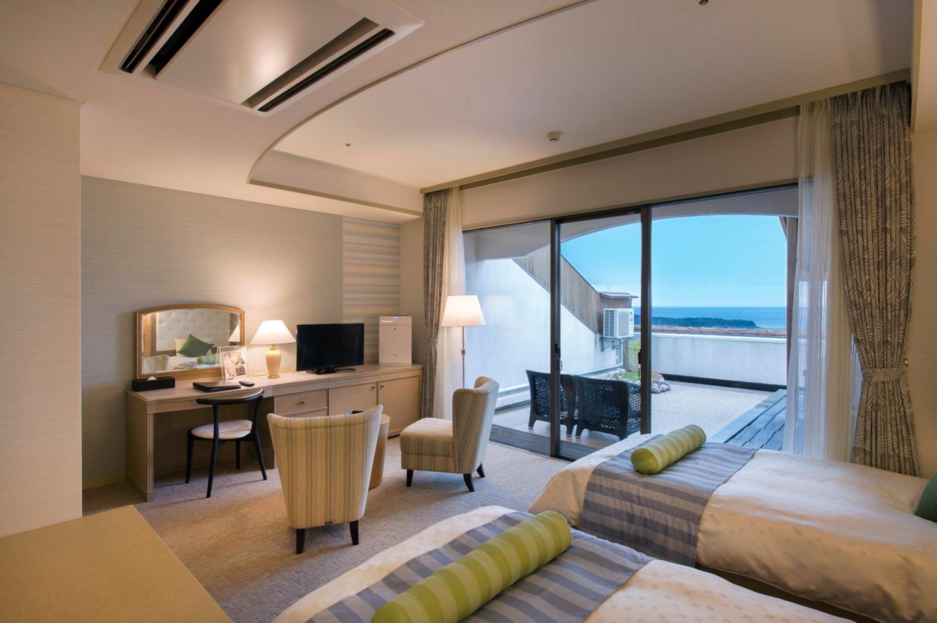 Premium Japanese-Western-Style Room with Open-air hot spring bath photo 3