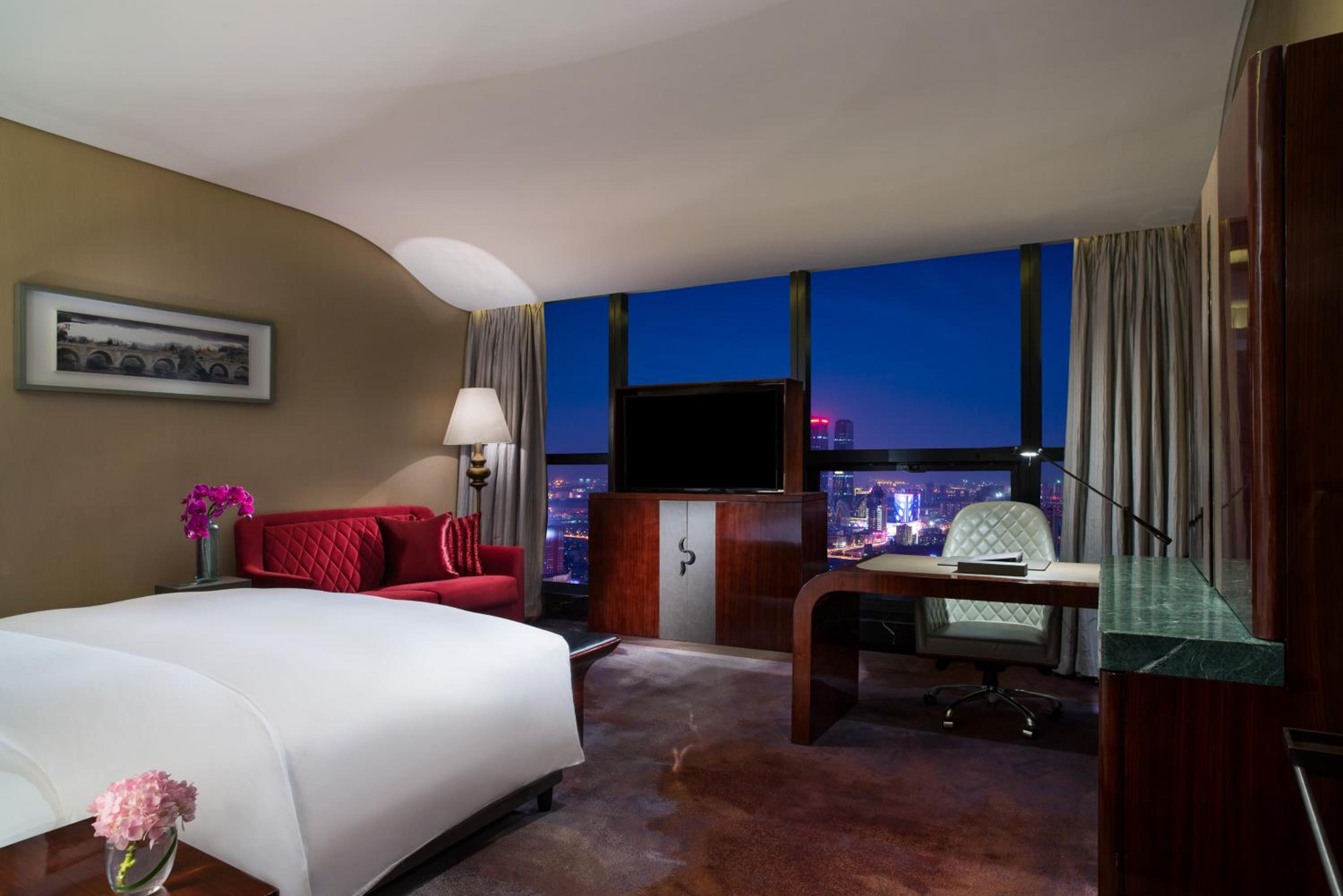 Superior King Room with Club Access