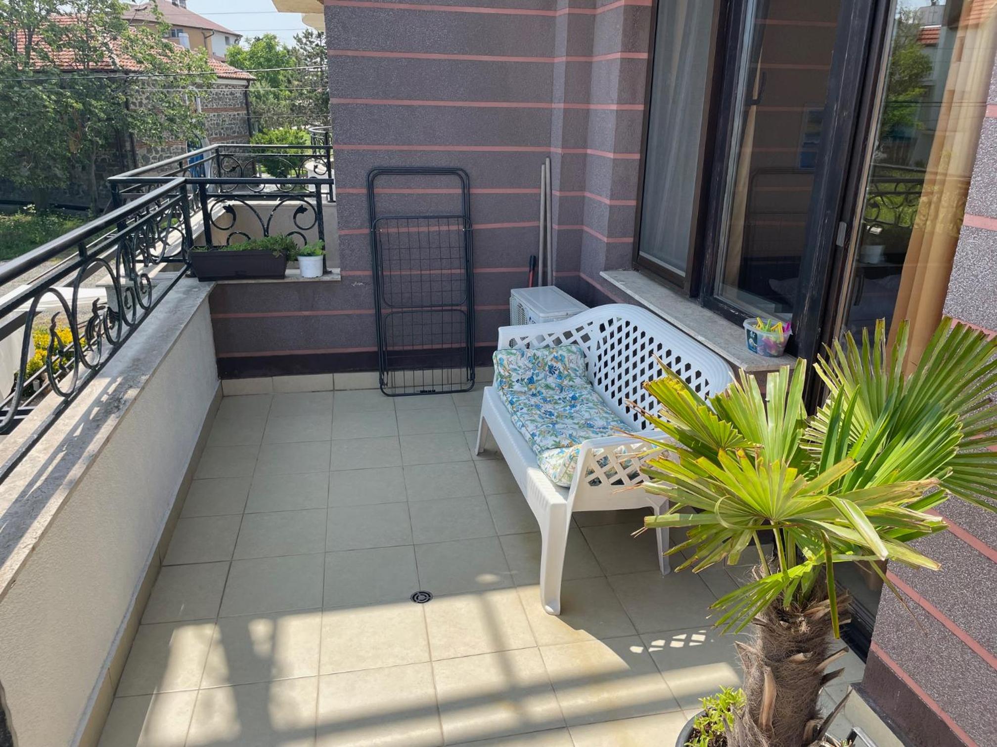 One-Bedroom Apartment with Balcony and Sea View photo 2