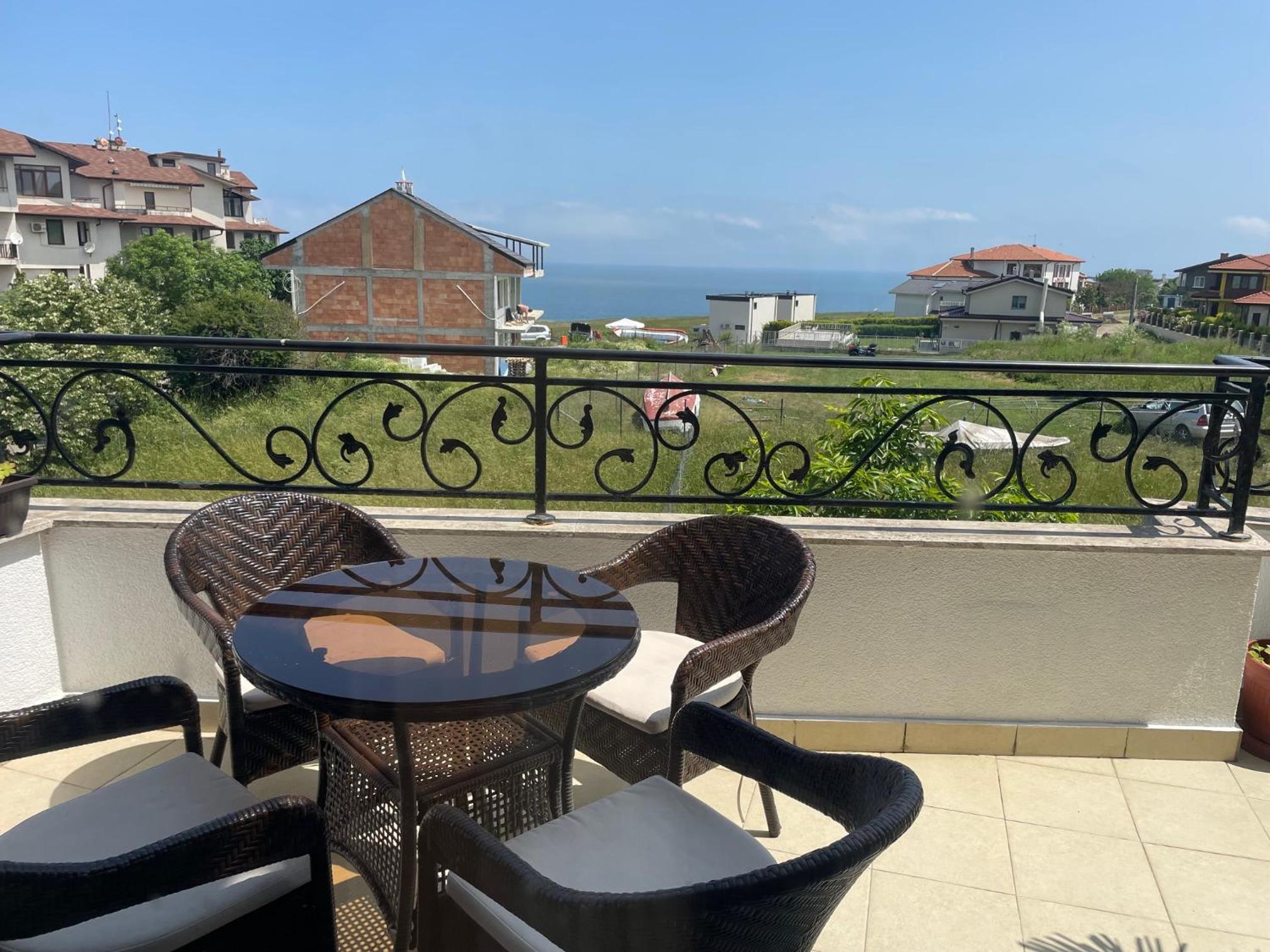 One-Bedroom Apartment with Balcony and Sea View photo 1