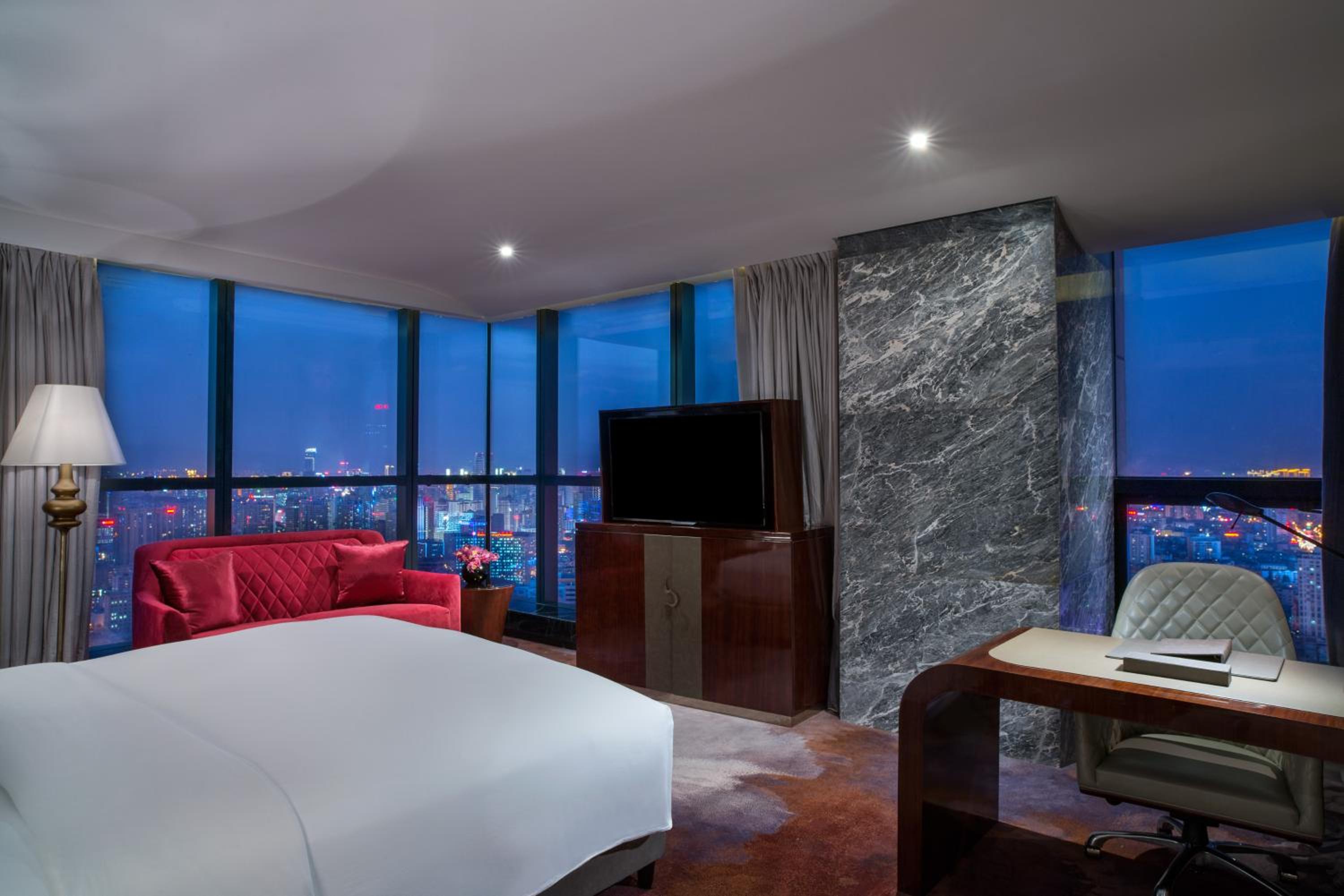 Luxury King Room/ Lounge Access