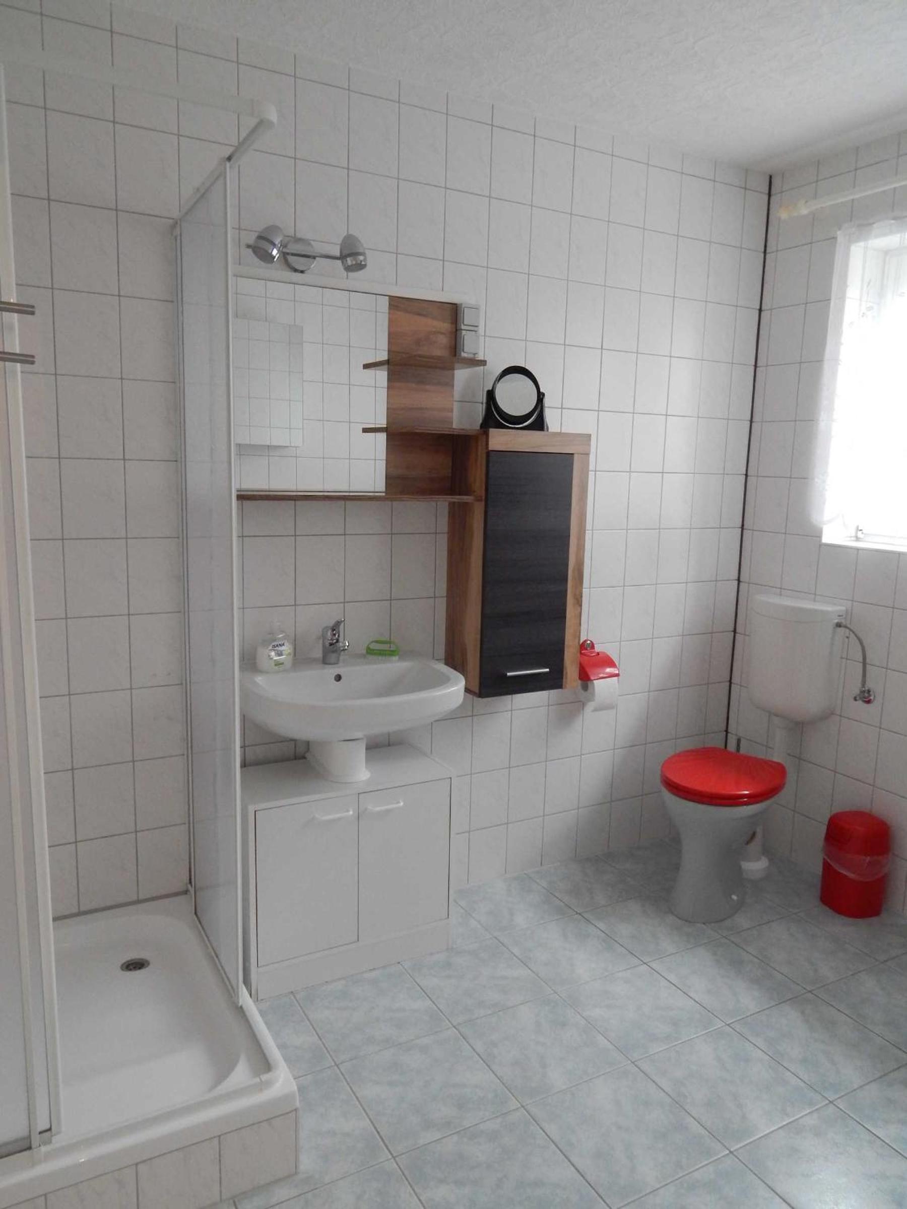 One-Bedroom Apartment with Shower photo 2
