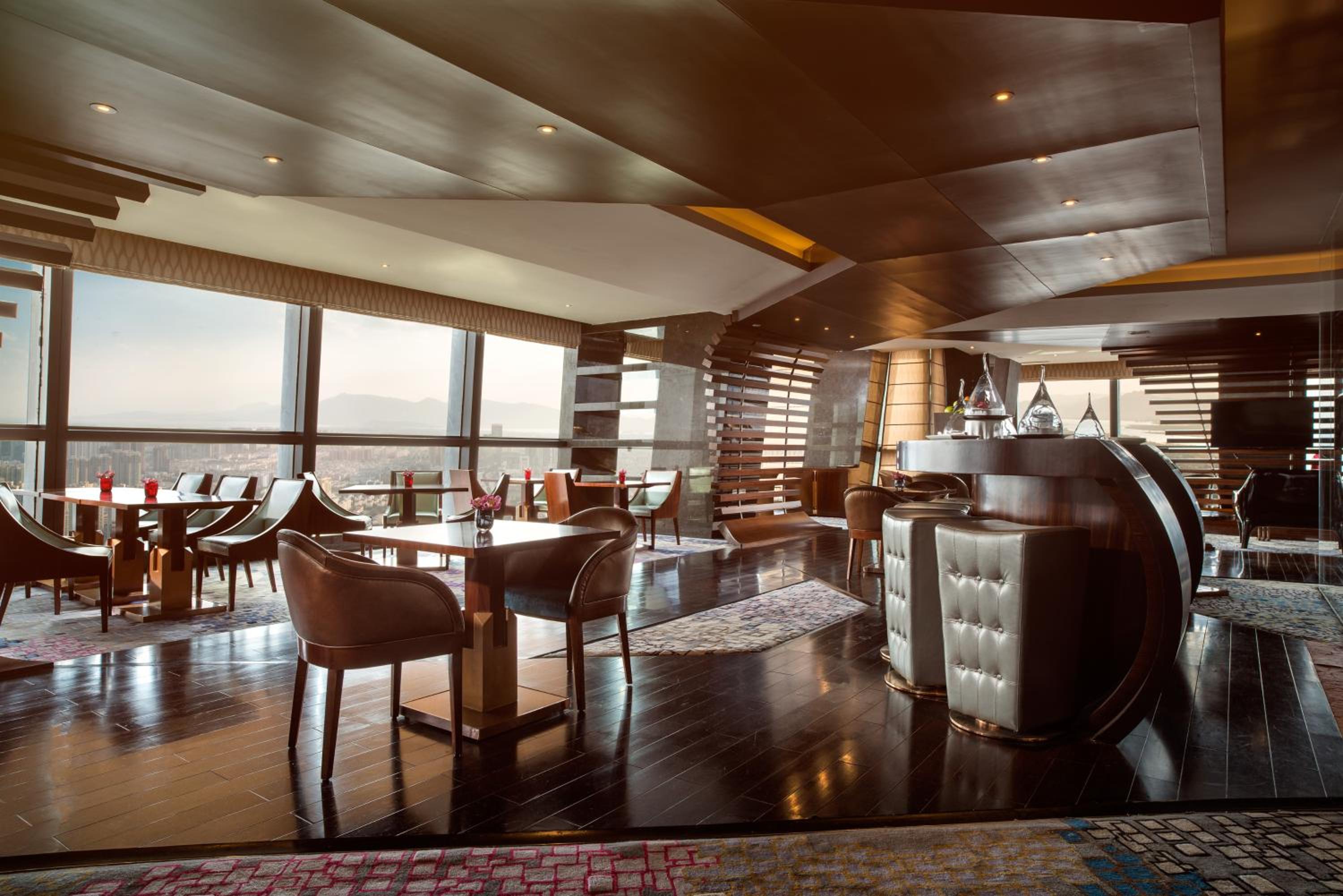 Luxury King Room with Lake View and Club Access