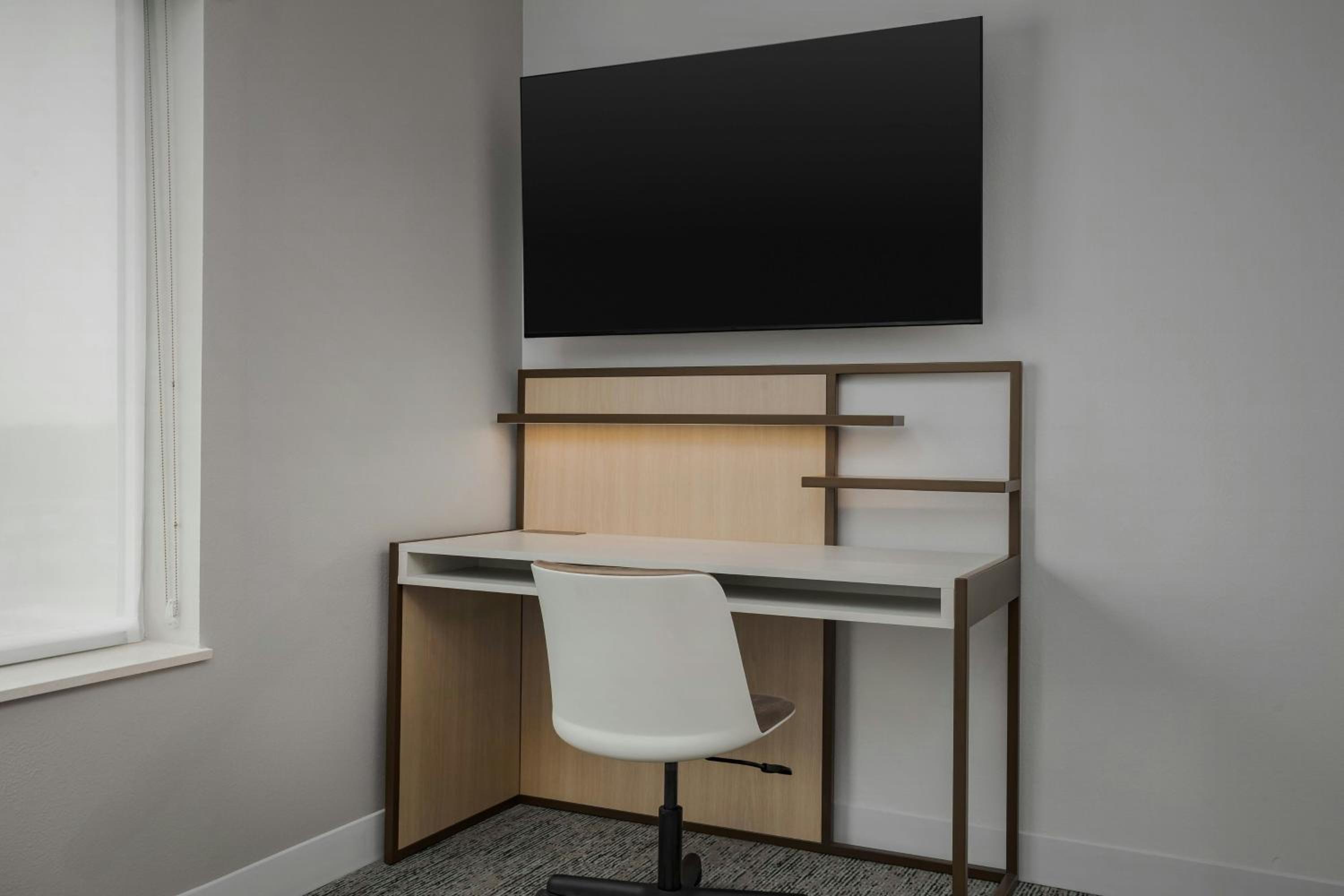 King Studio Suite with Sofa Bed - Photo 4