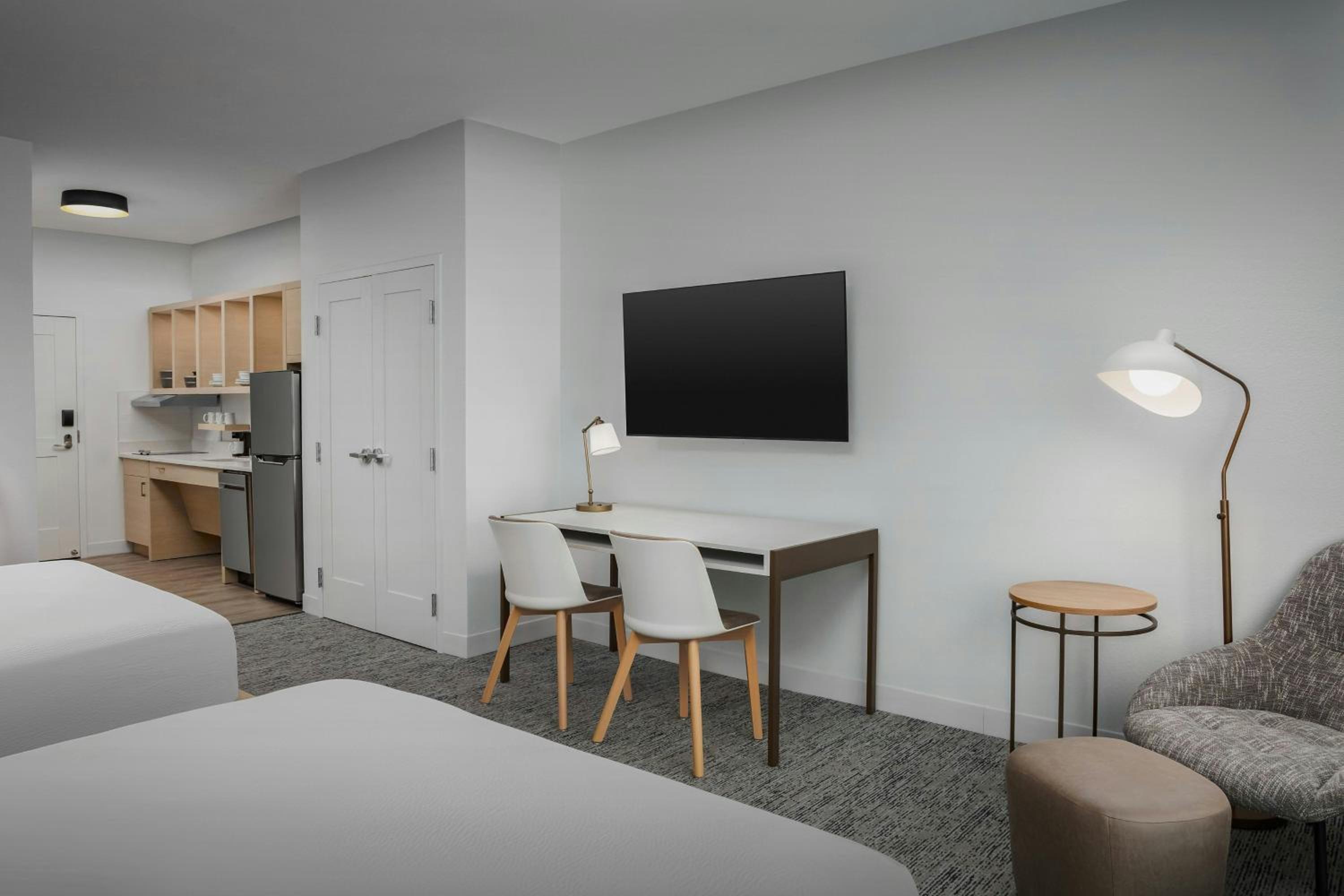 Studio Suite with Two Queen Beds - Photo 9