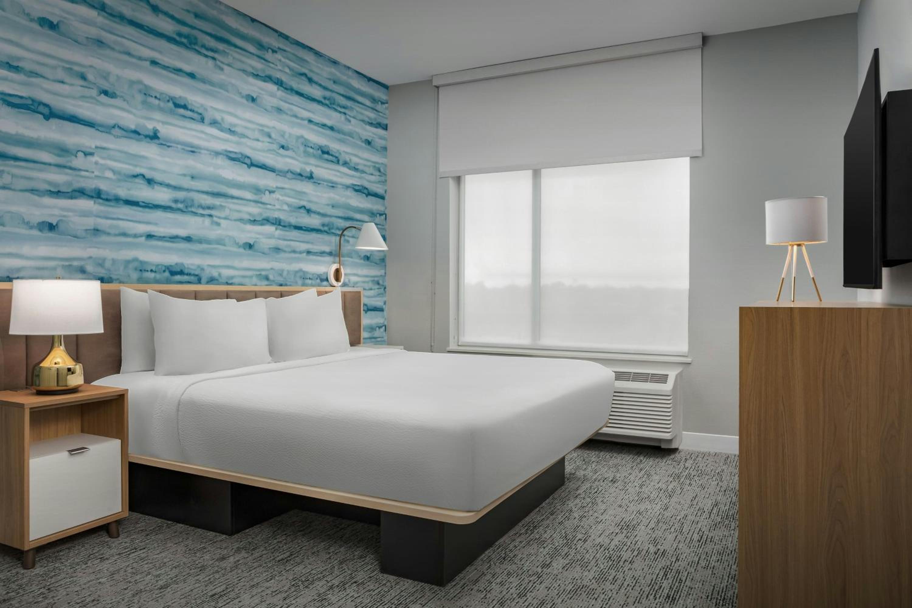 One-Bedroom King Suite with Sofa Bed  - Photo 5