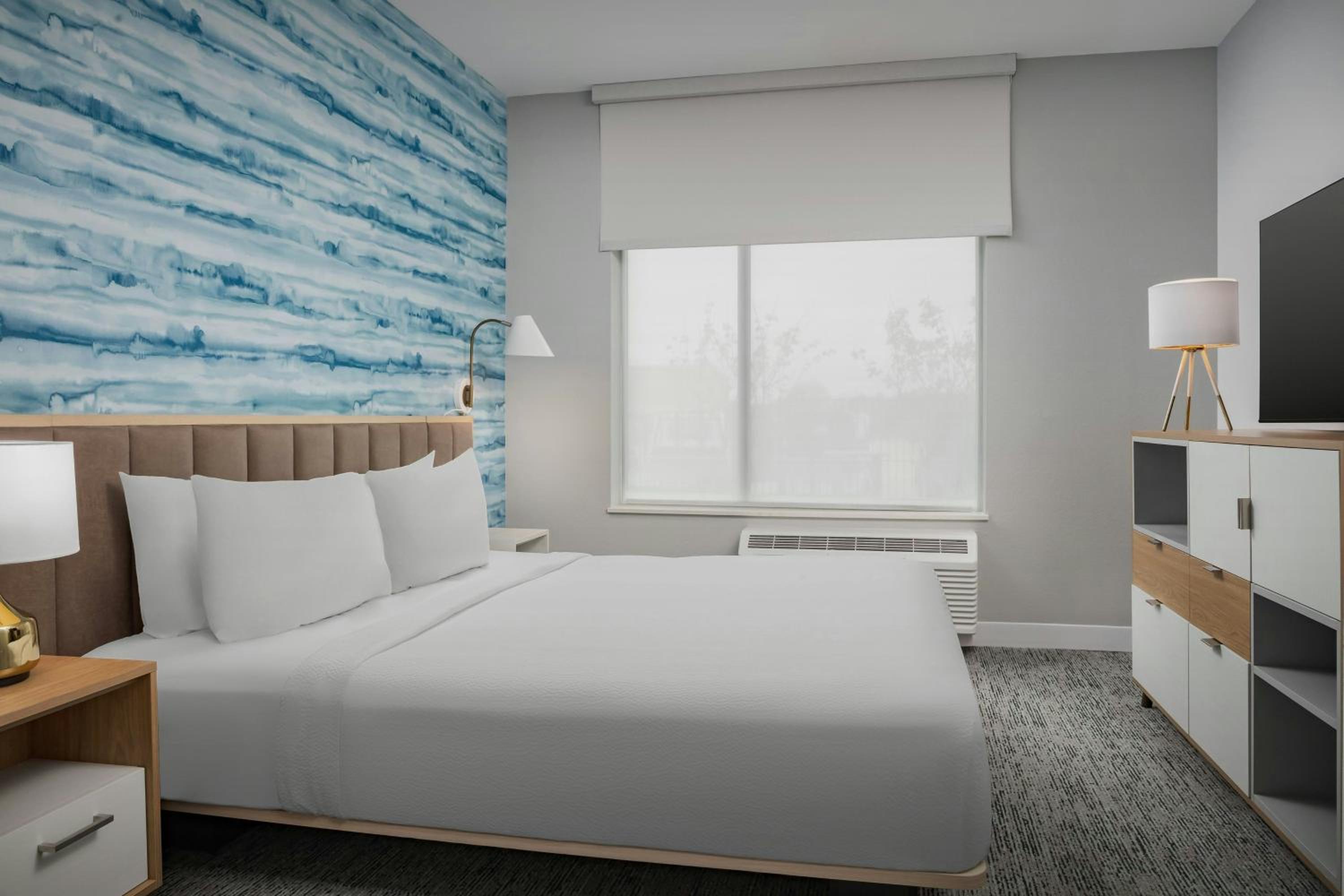 One-Bedroom King Suite with Sofa Bed  - Photo 6