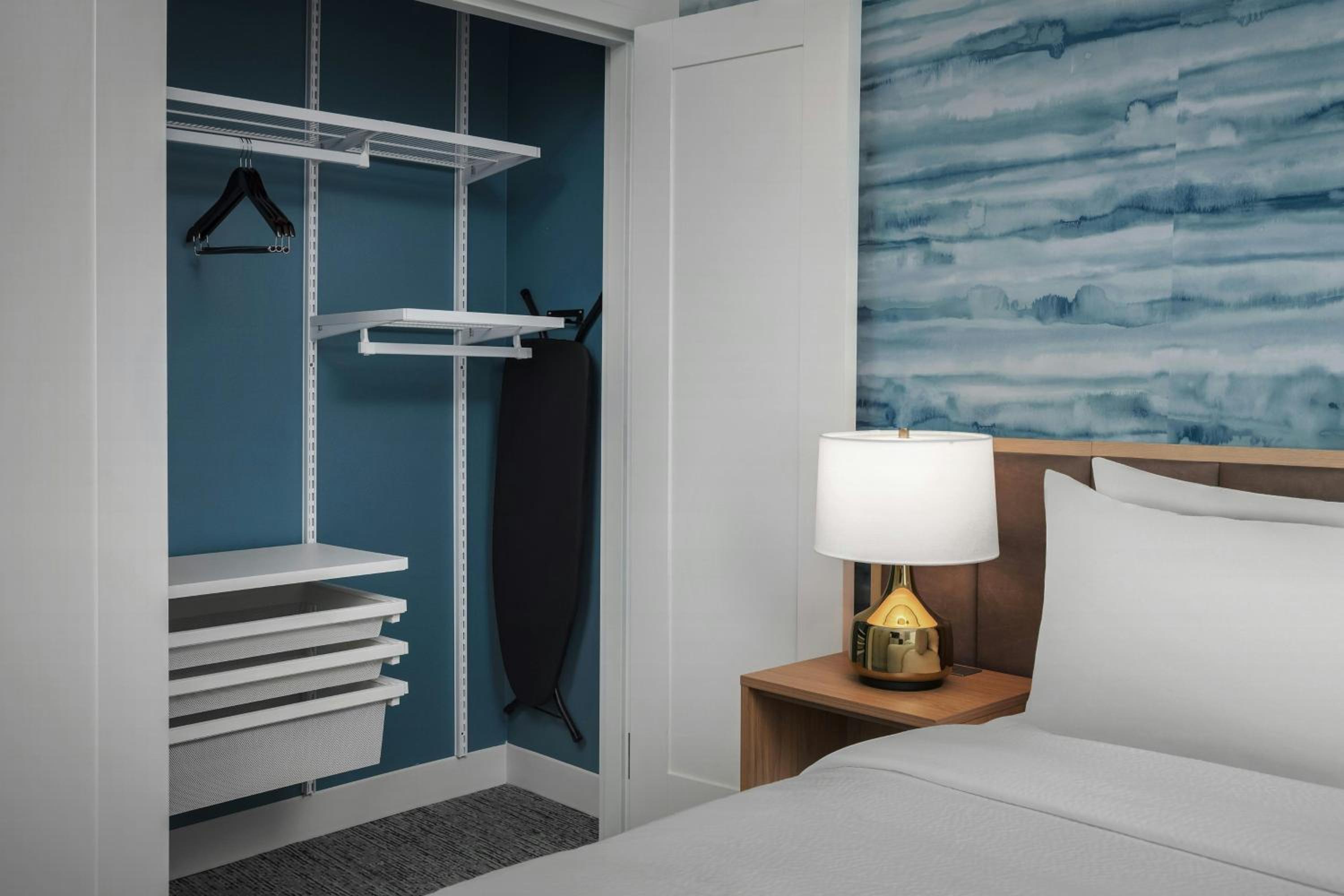 King Studio Suite with Sofa Bed - Photo 5