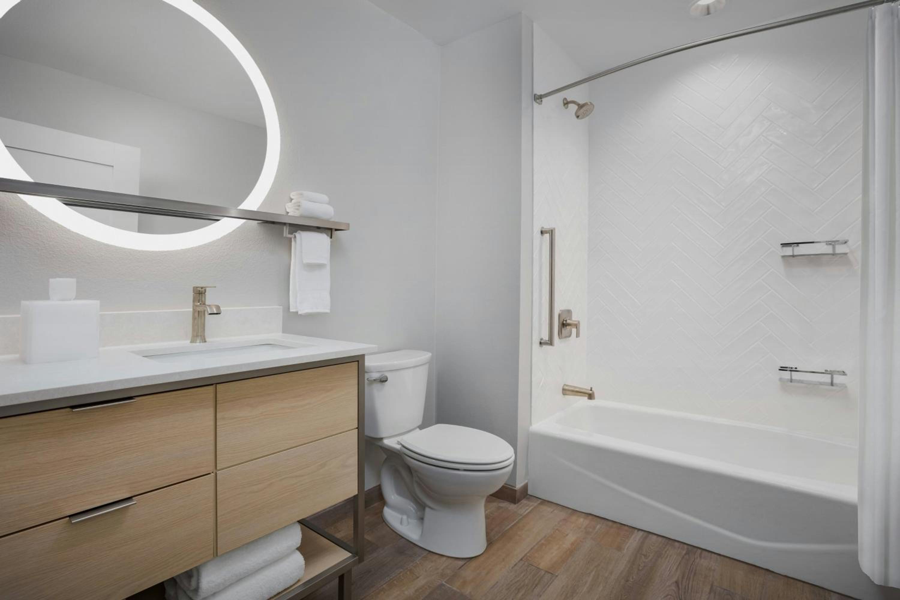 One-Bedroom King Suite with Sofa Bed  - Photo 10