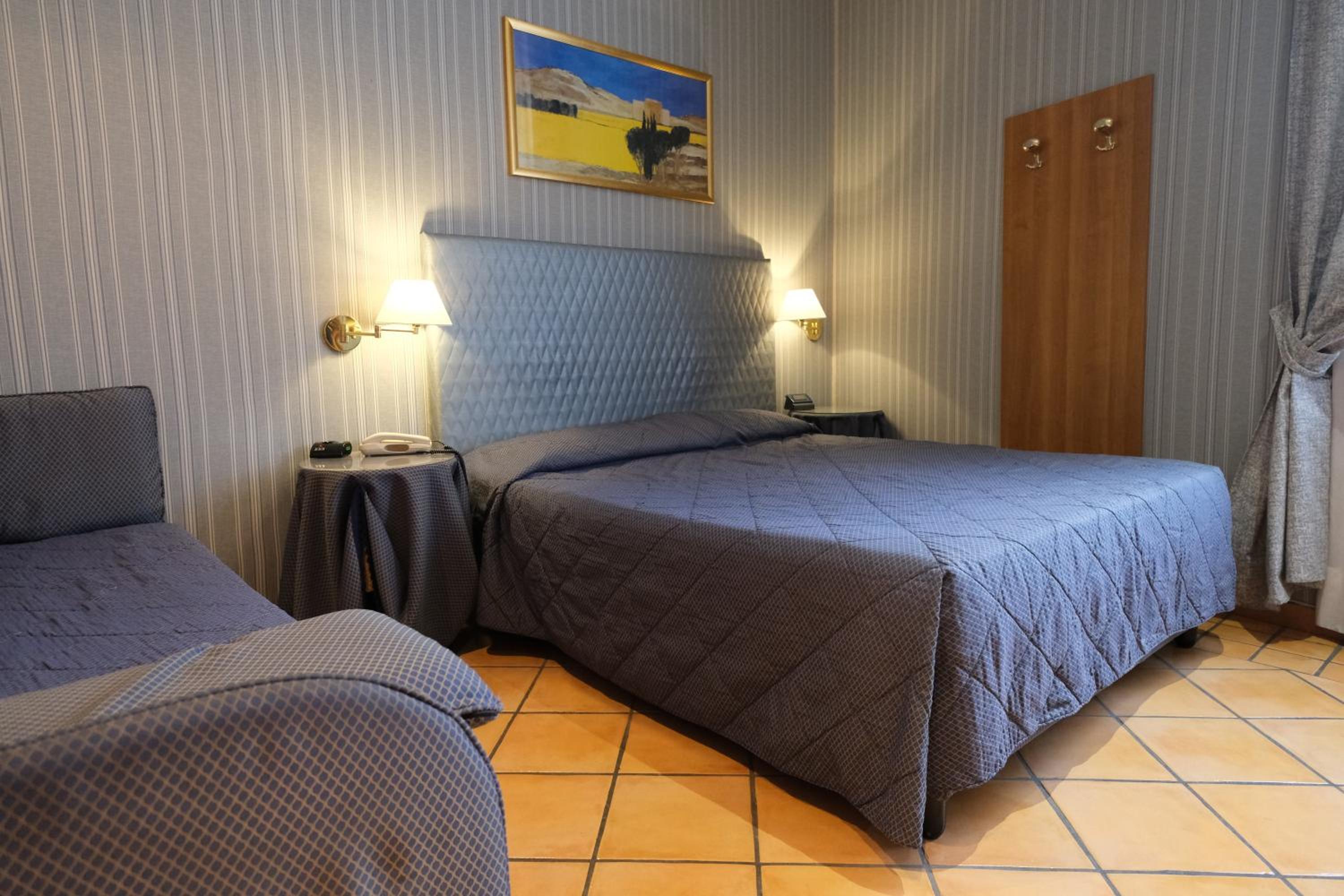 Superior Double or Twin Room thumbnail 5