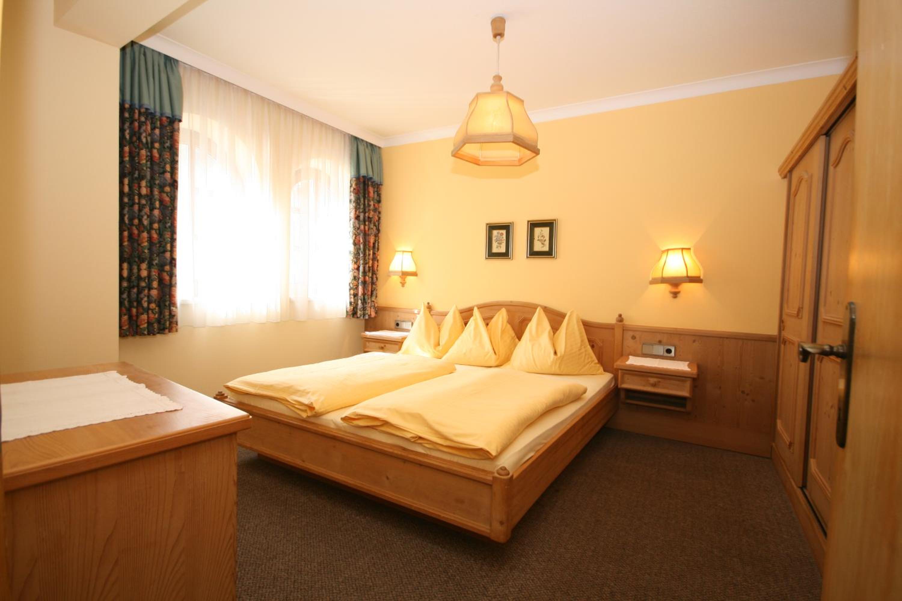 One-Bedroom Apartment (4 Adults)
