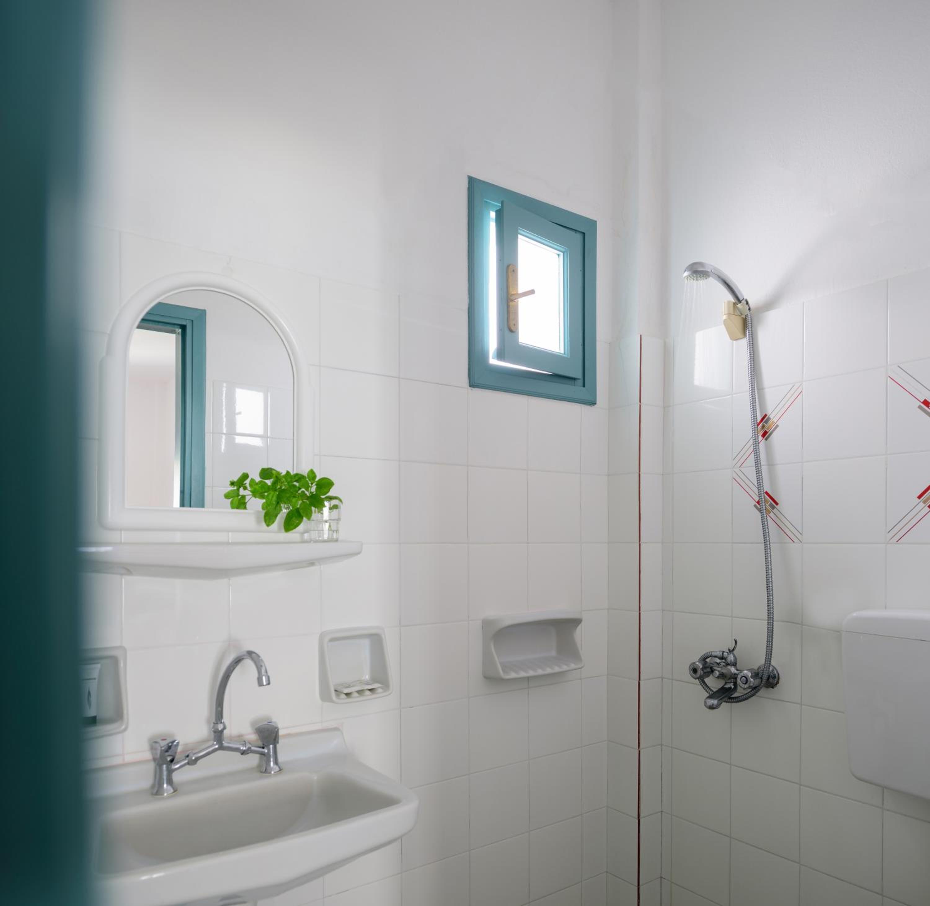 Double or Twin Room - Photo 4
