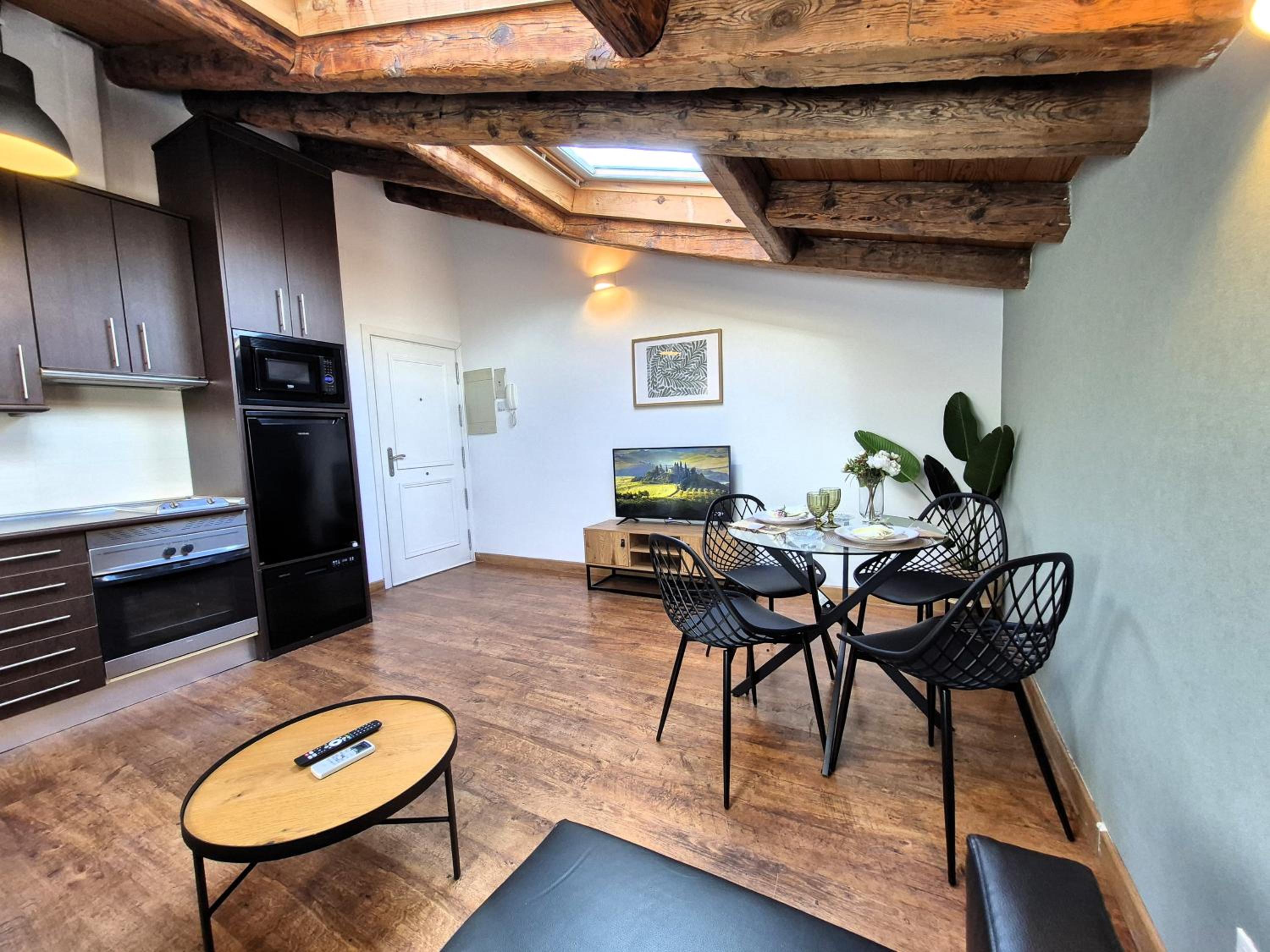 One-Bedroom Standard Apartment photo 2