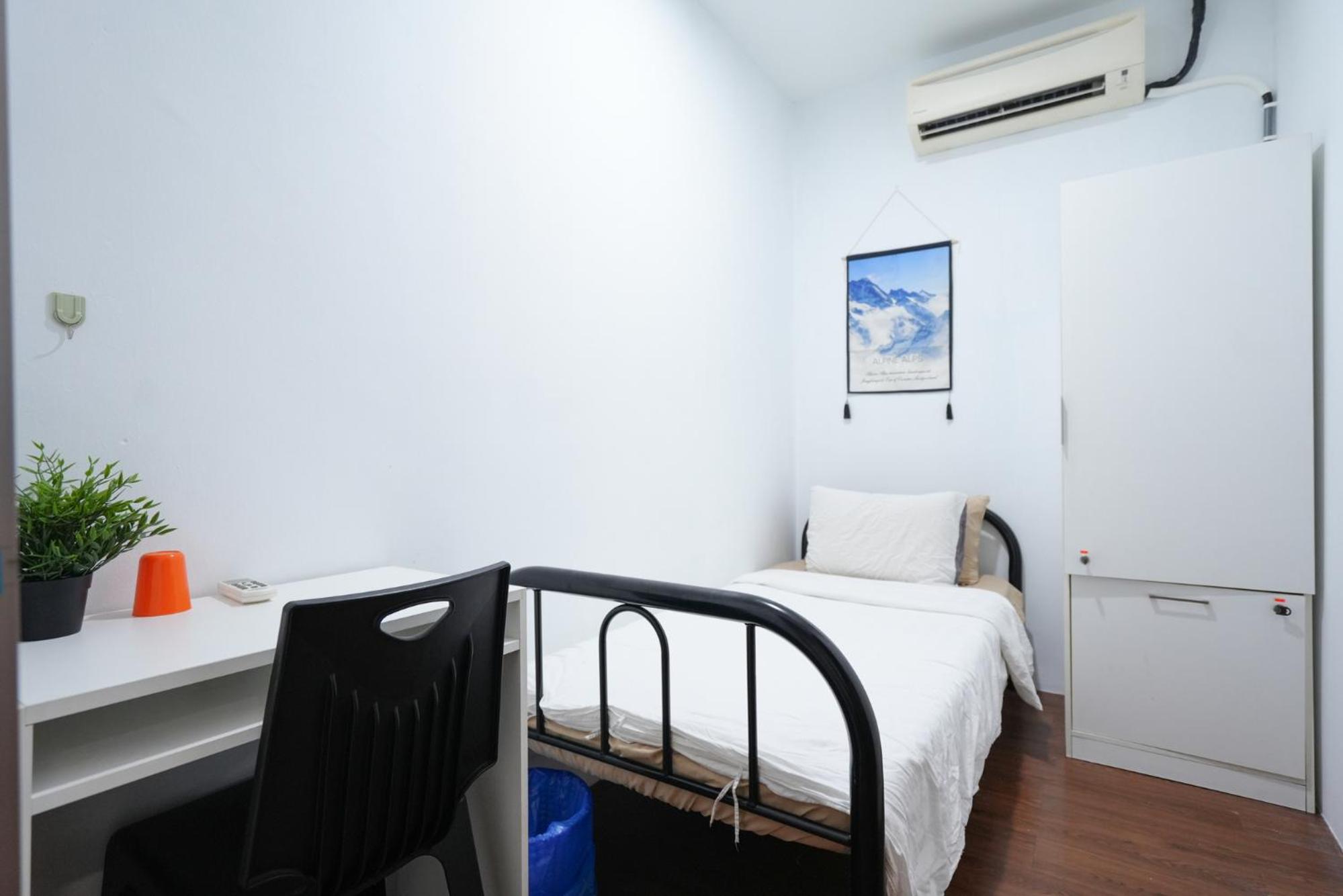 Single Room photo 3