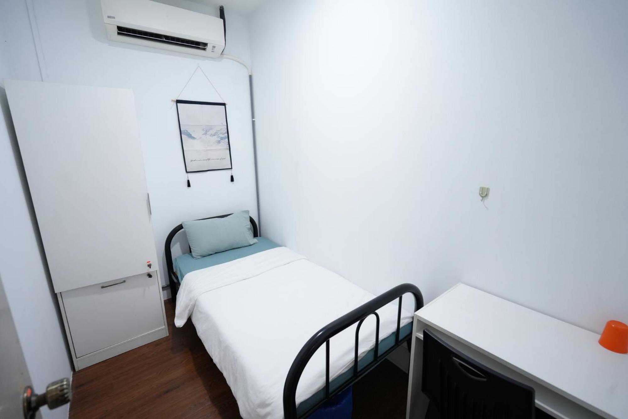 Single Room photo 3