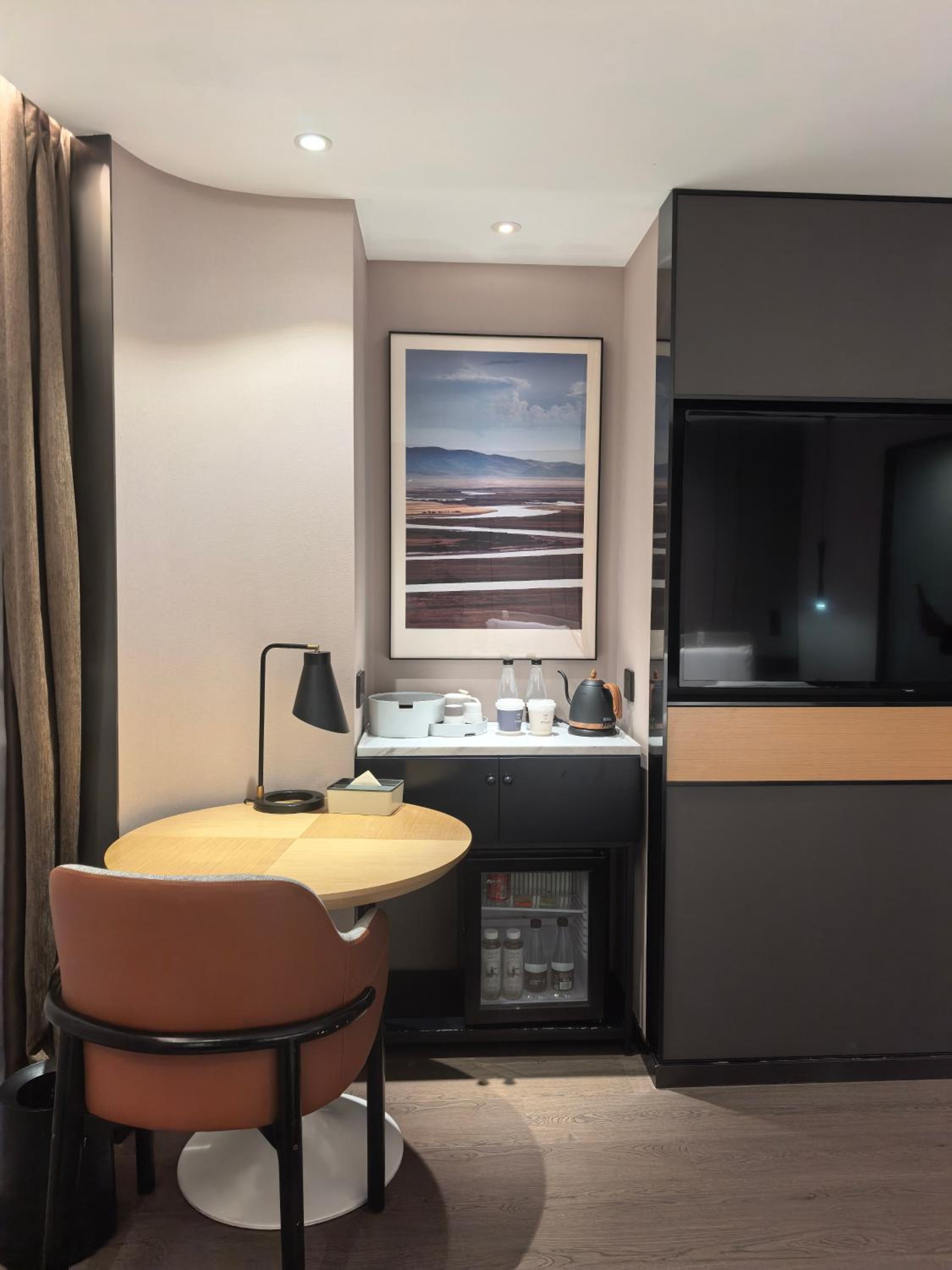 Executive Suite - Photo 2