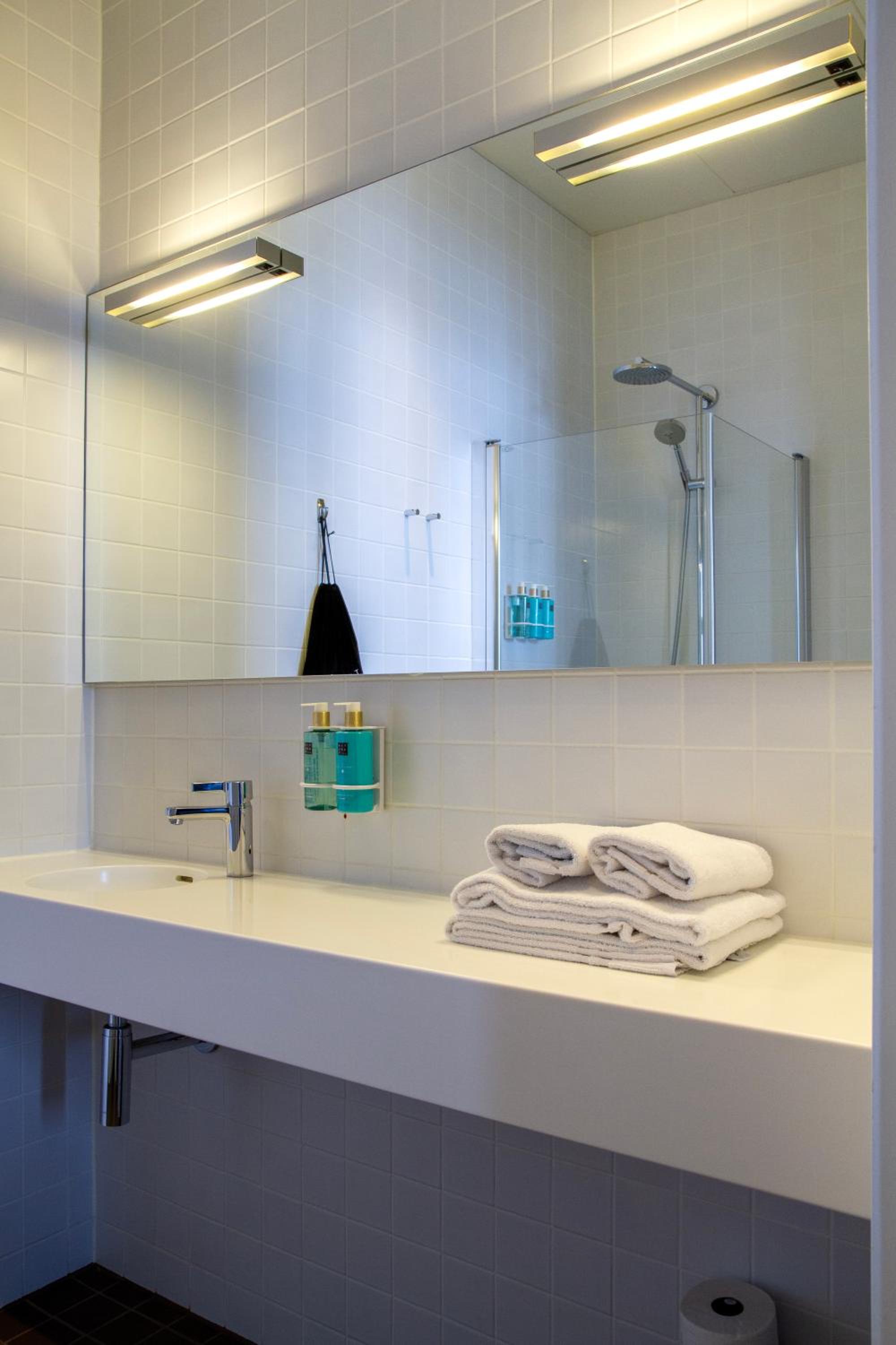 Two-Bedroom Deluxe Apartment with Ocean View - Photo 10