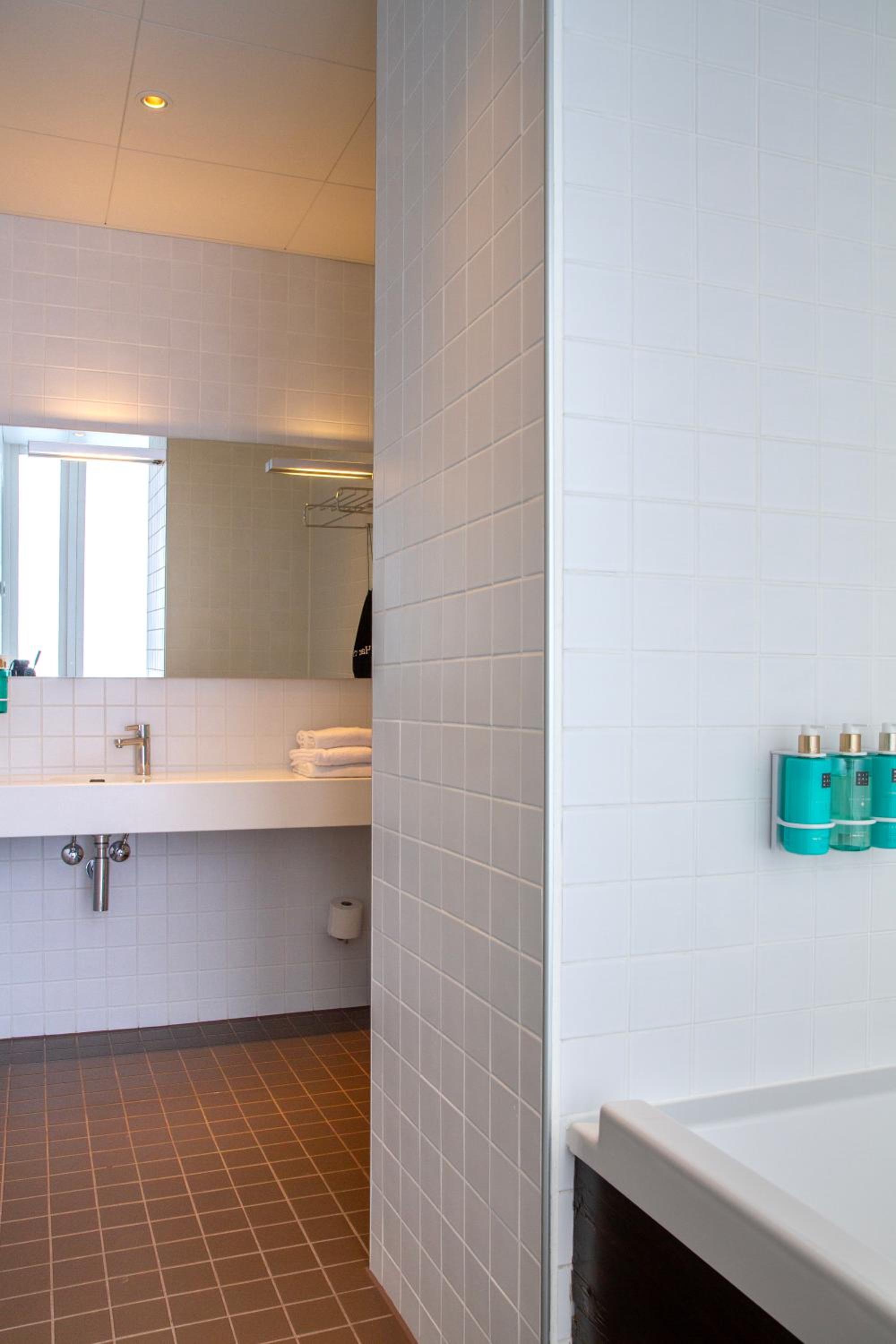 Two-Bedroom Deluxe Apartment with Ocean View - Photo 9