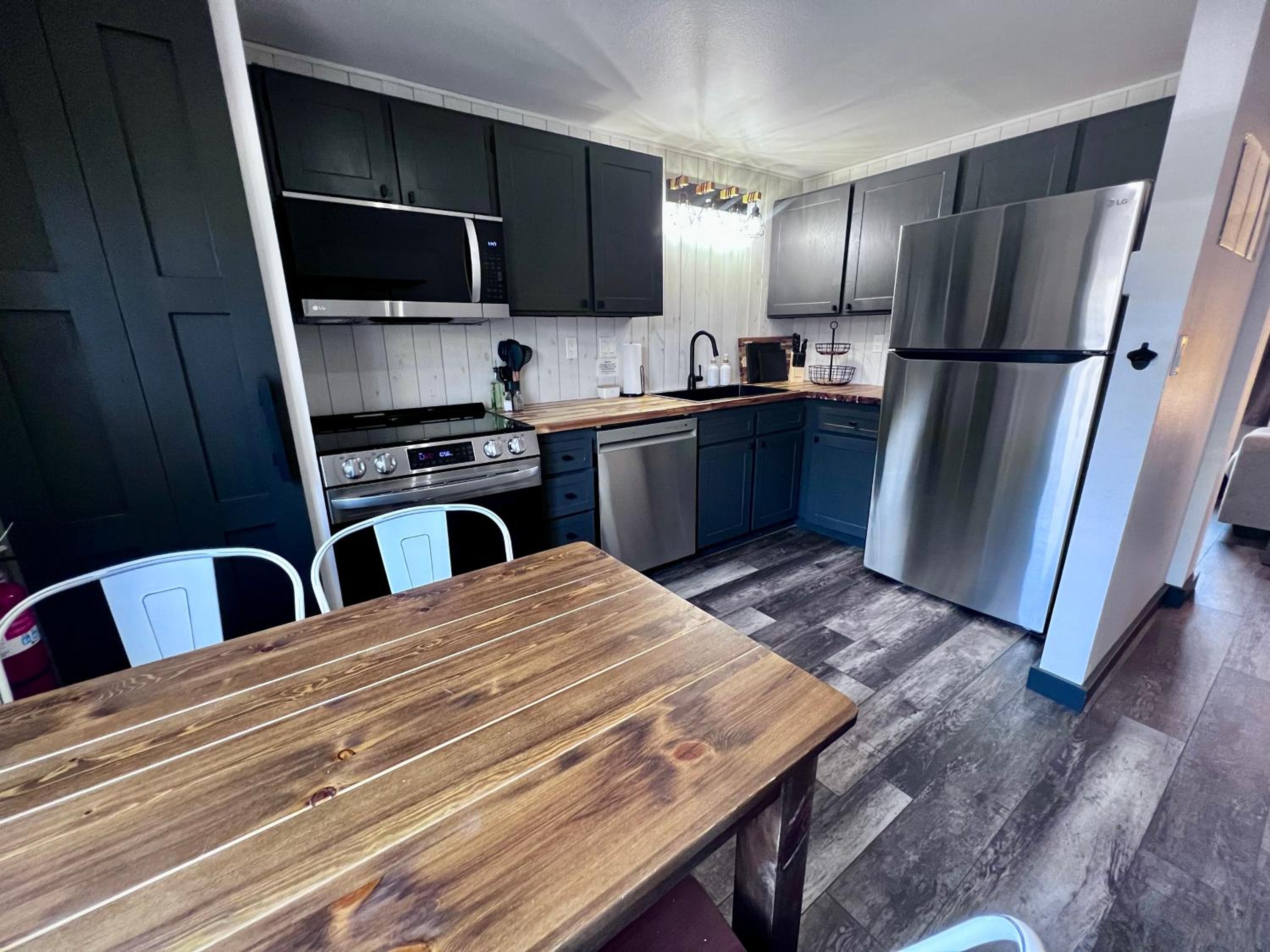 Two-Bedroom Apartment with Mountain View photo 1