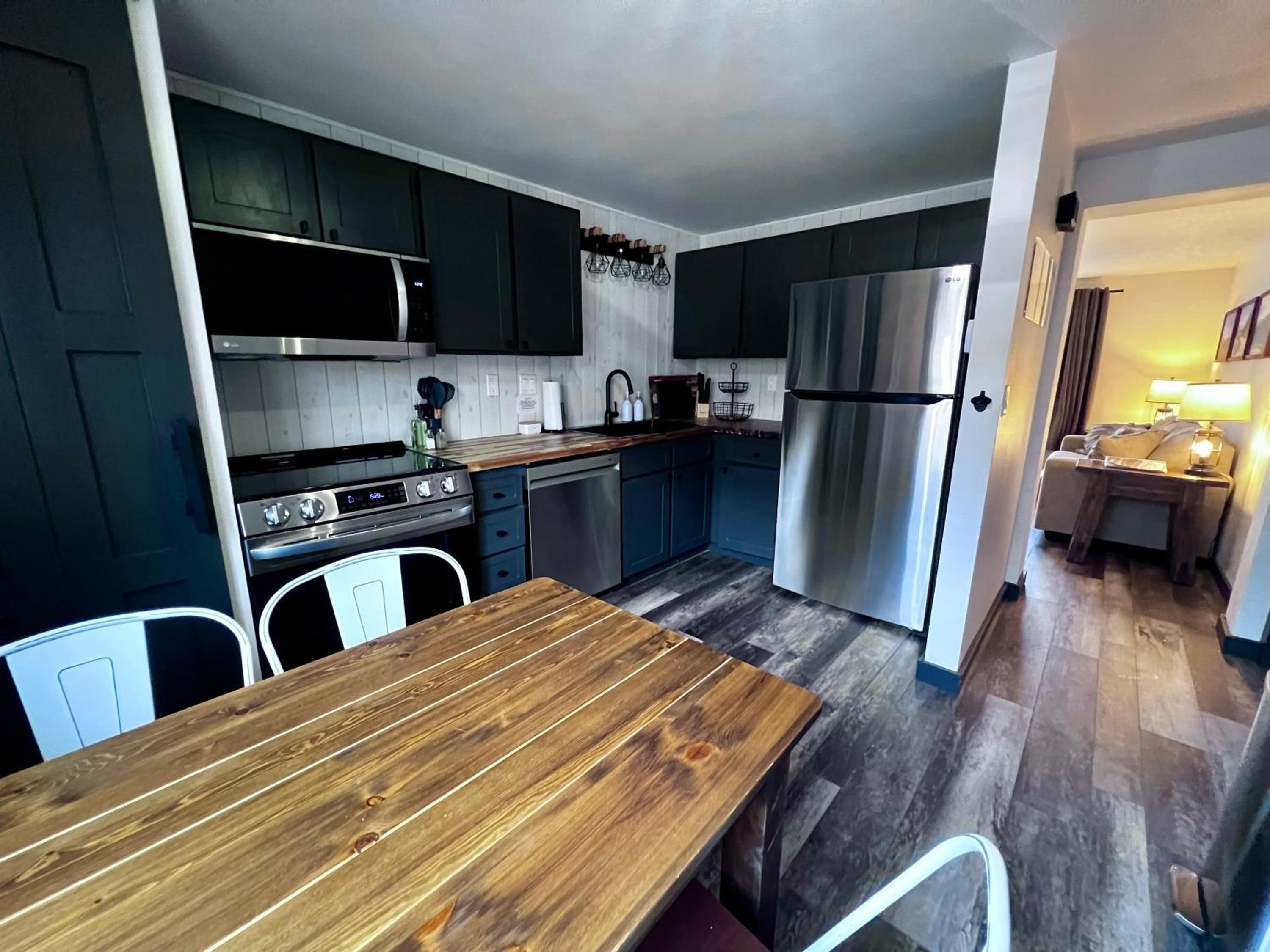 Two-Bedroom Apartment with Mountain View photo 3