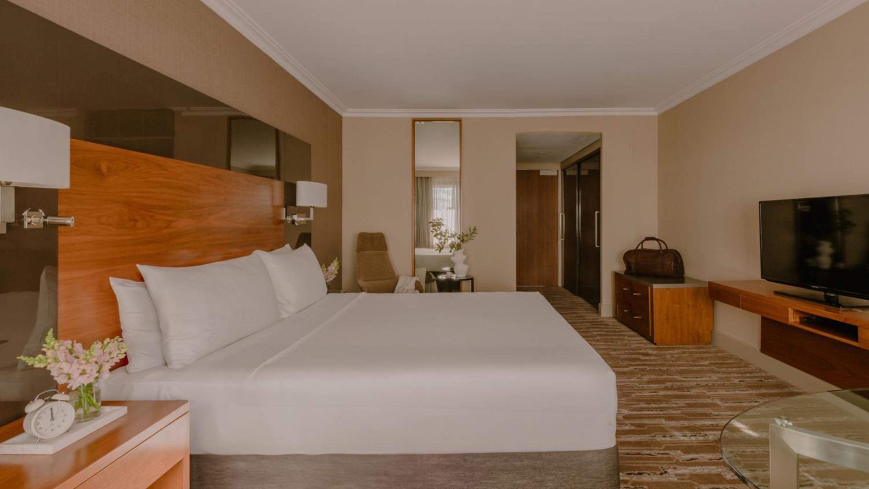 1 King Classic High Floor Lounge Access thumbnail 6