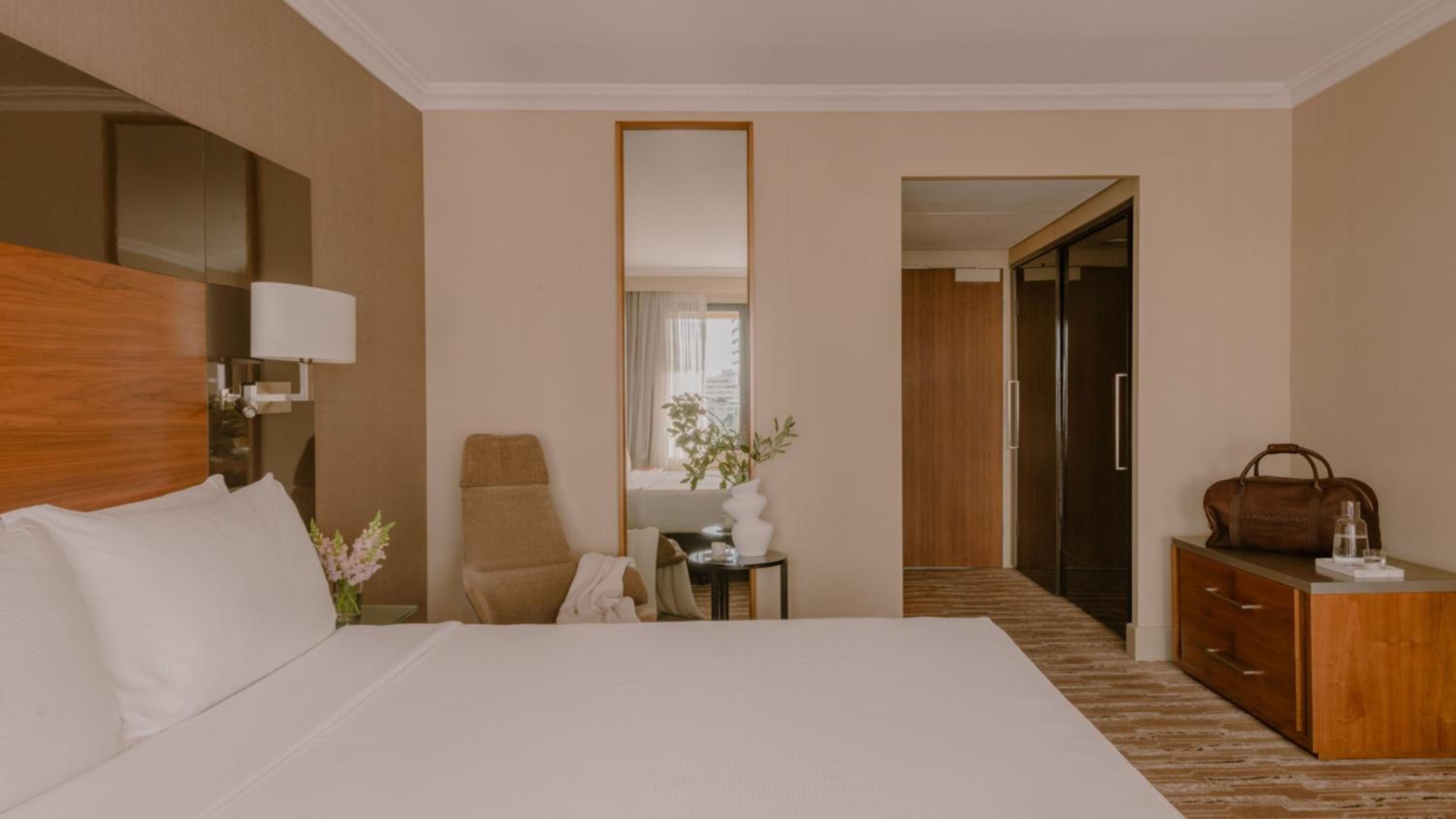 1 King Classic High Floor Lounge Access