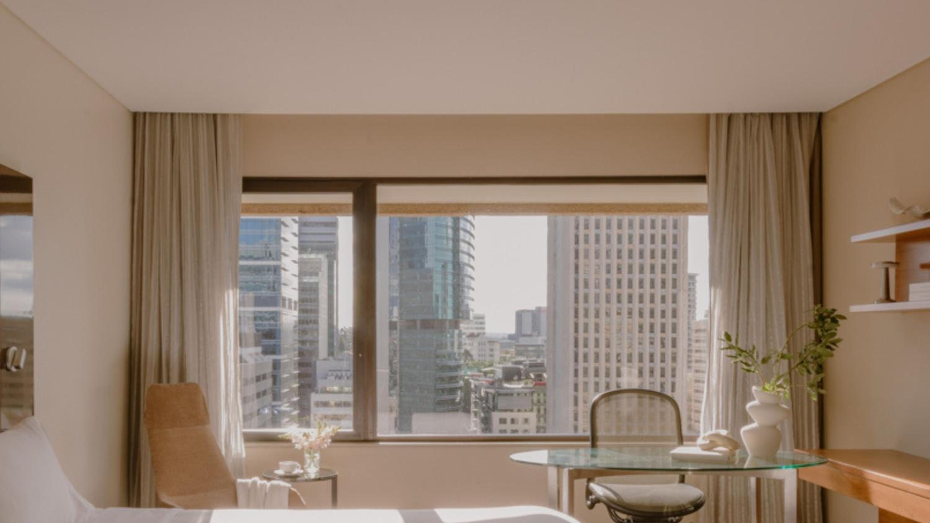 1 King Classic High Floor Lounge Access