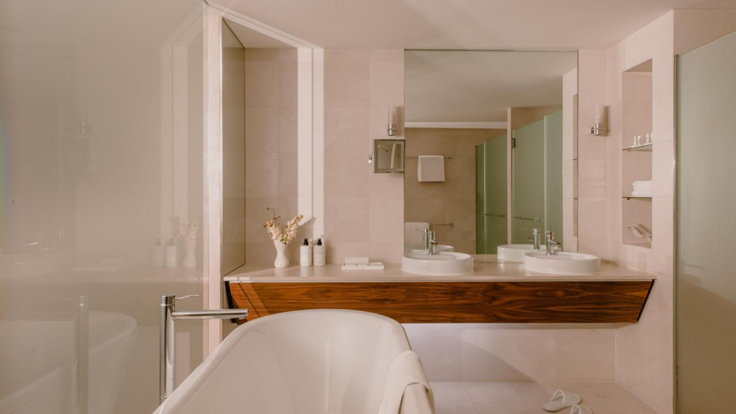 One-Bedroom King Suite