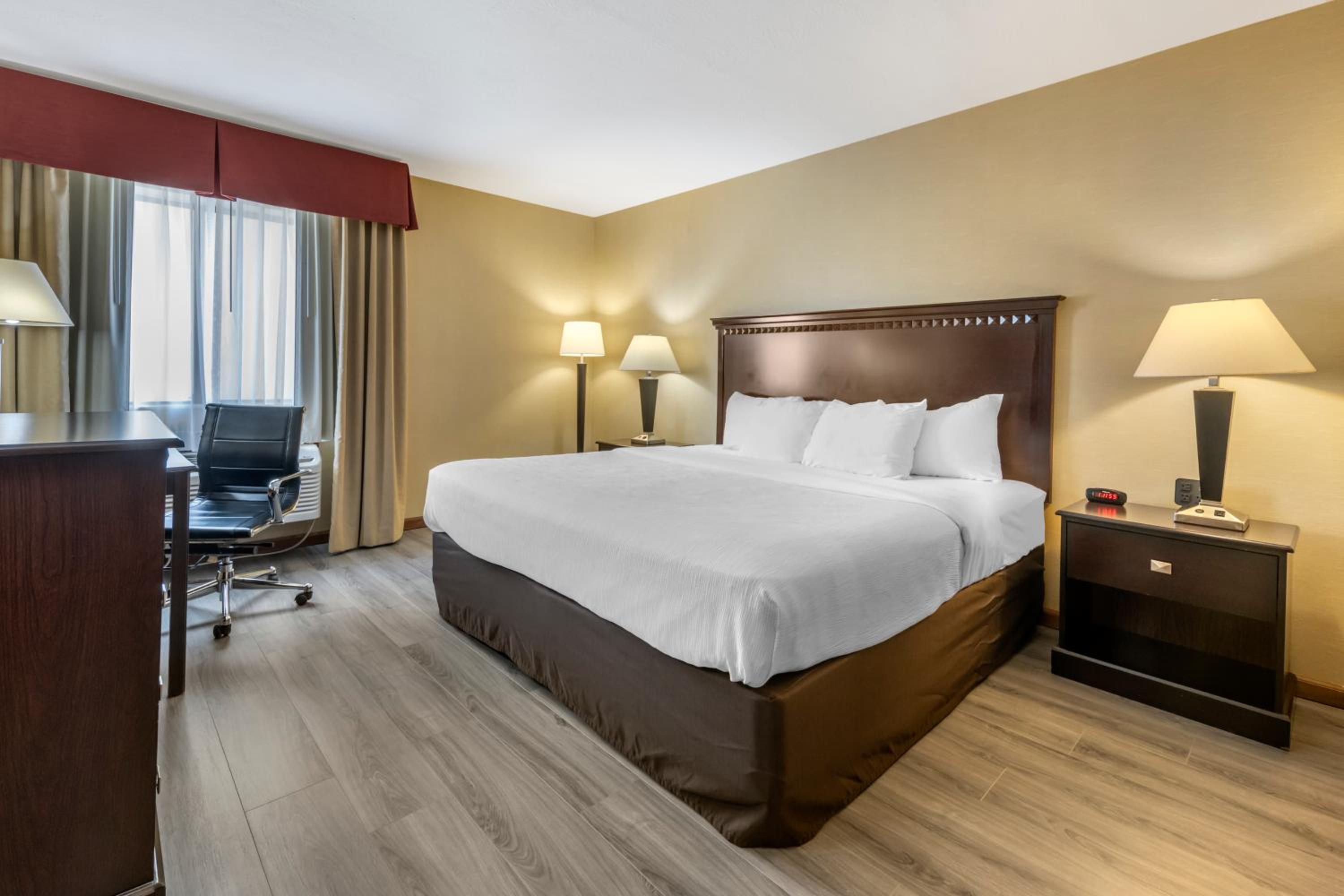 King Room - Accessible/Non-Smoking - Photo 4